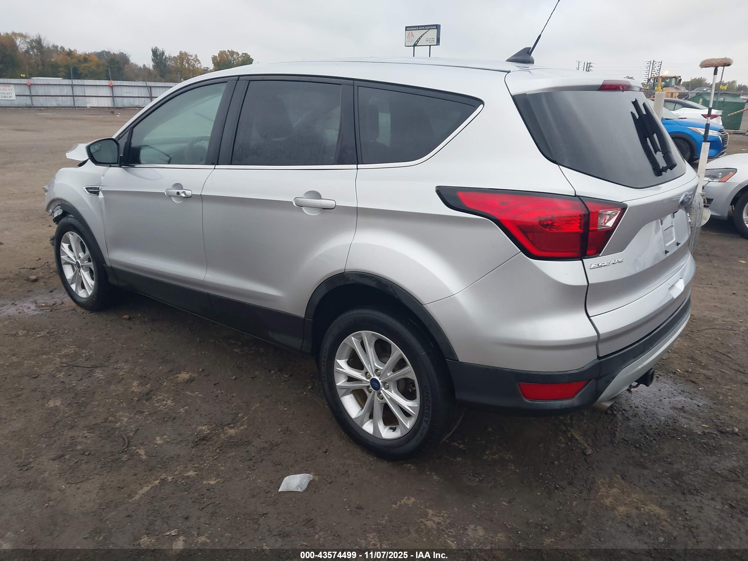 FORD ESCAPE image 3