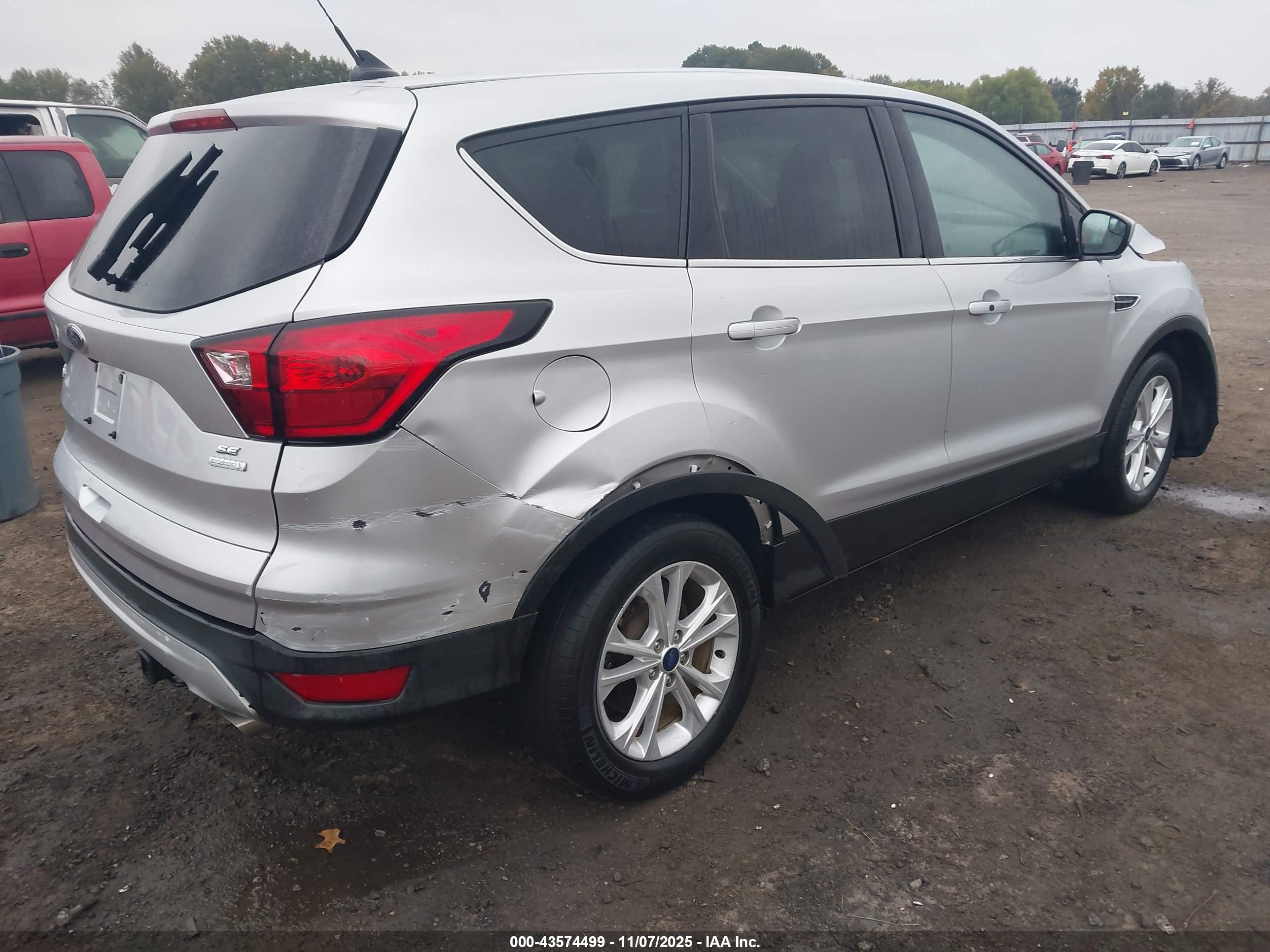 FORD ESCAPE image 4