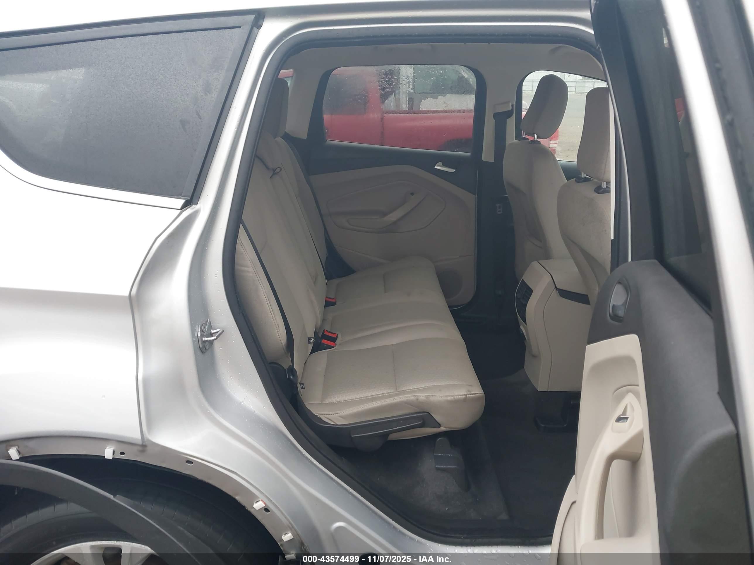 FORD ESCAPE image 8