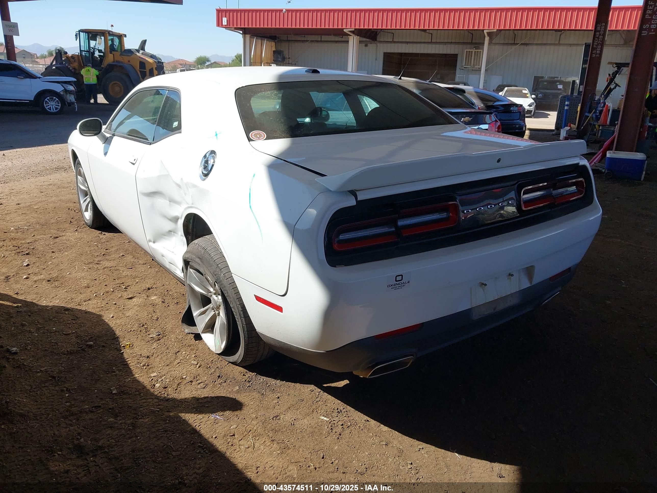 DODGE CHALLENGER image 3