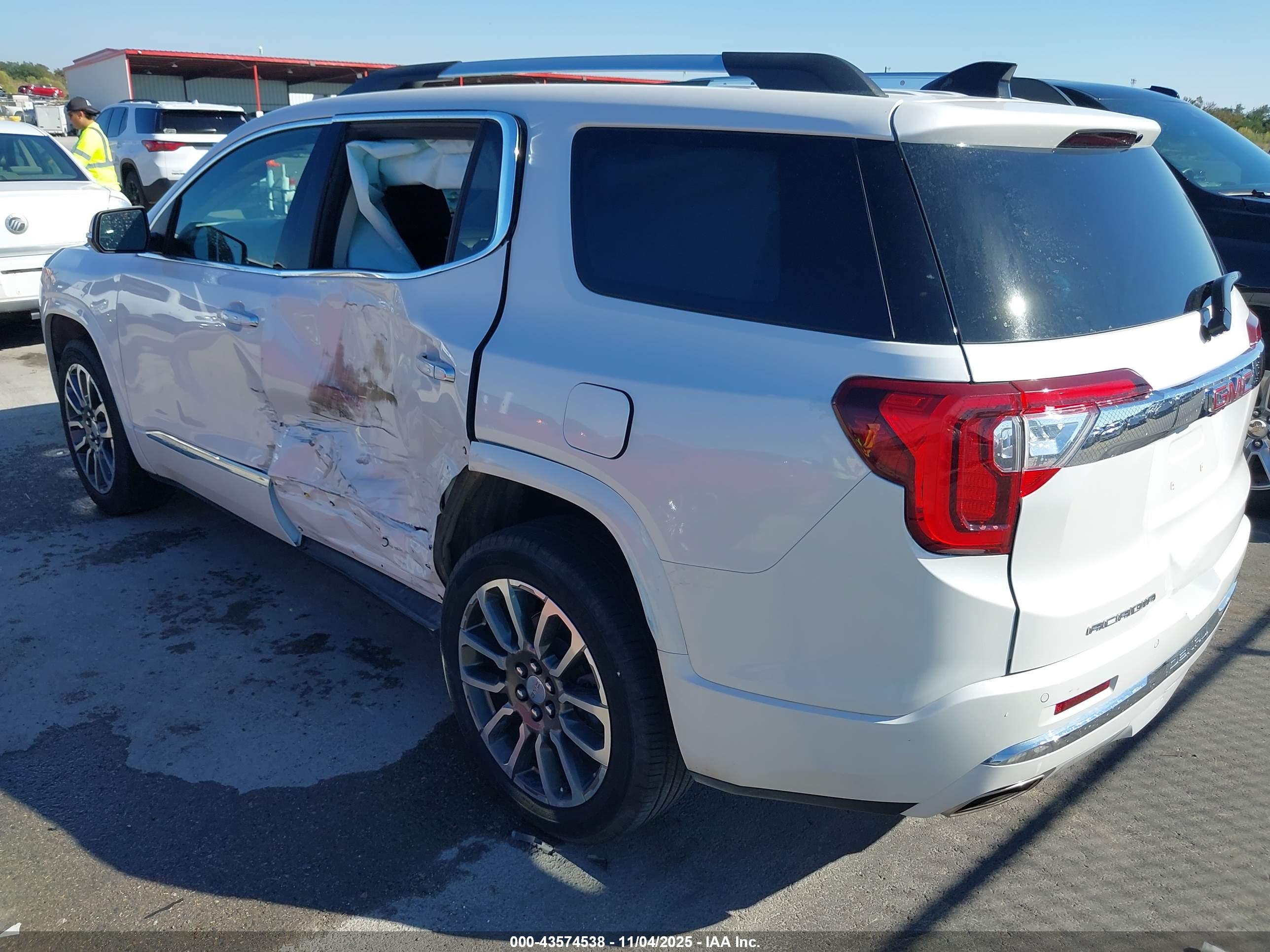 GMC ACADIA image 6