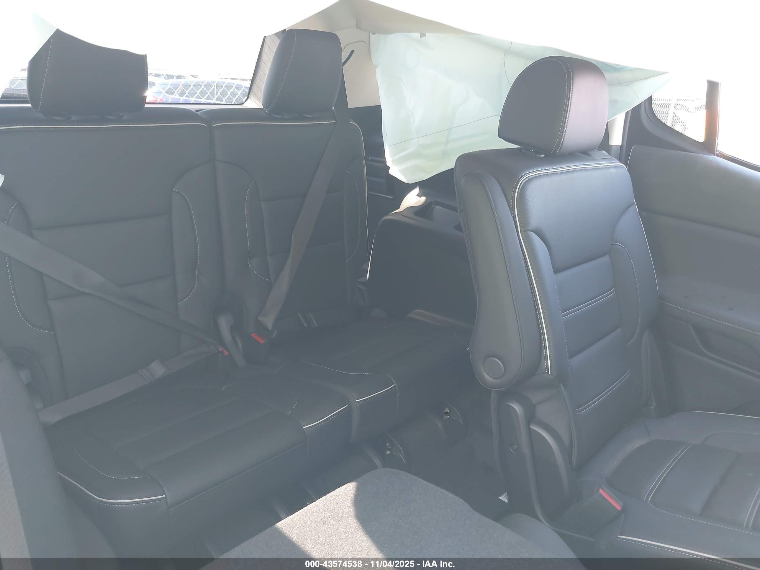 GMC ACADIA image 8