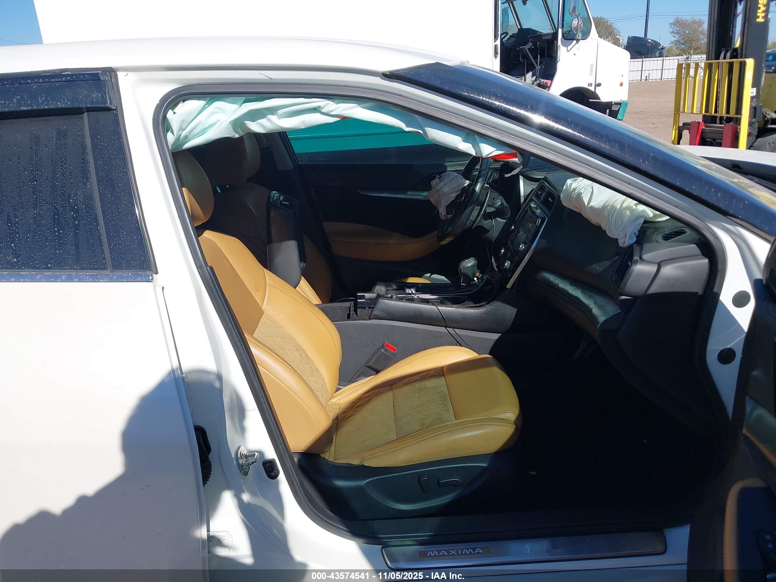 NISSAN MAXIMA image 5