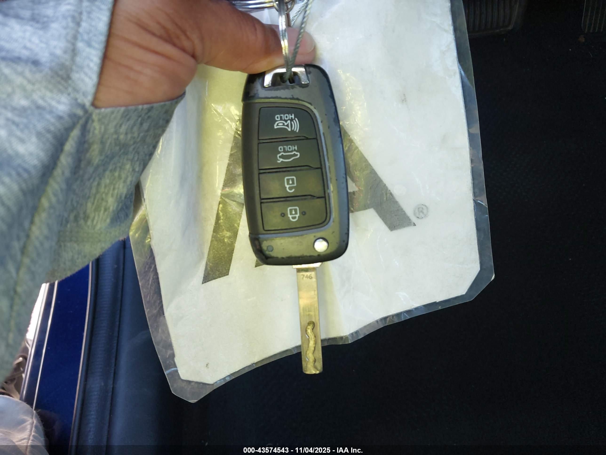 HYUNDAI ACCENT image 11