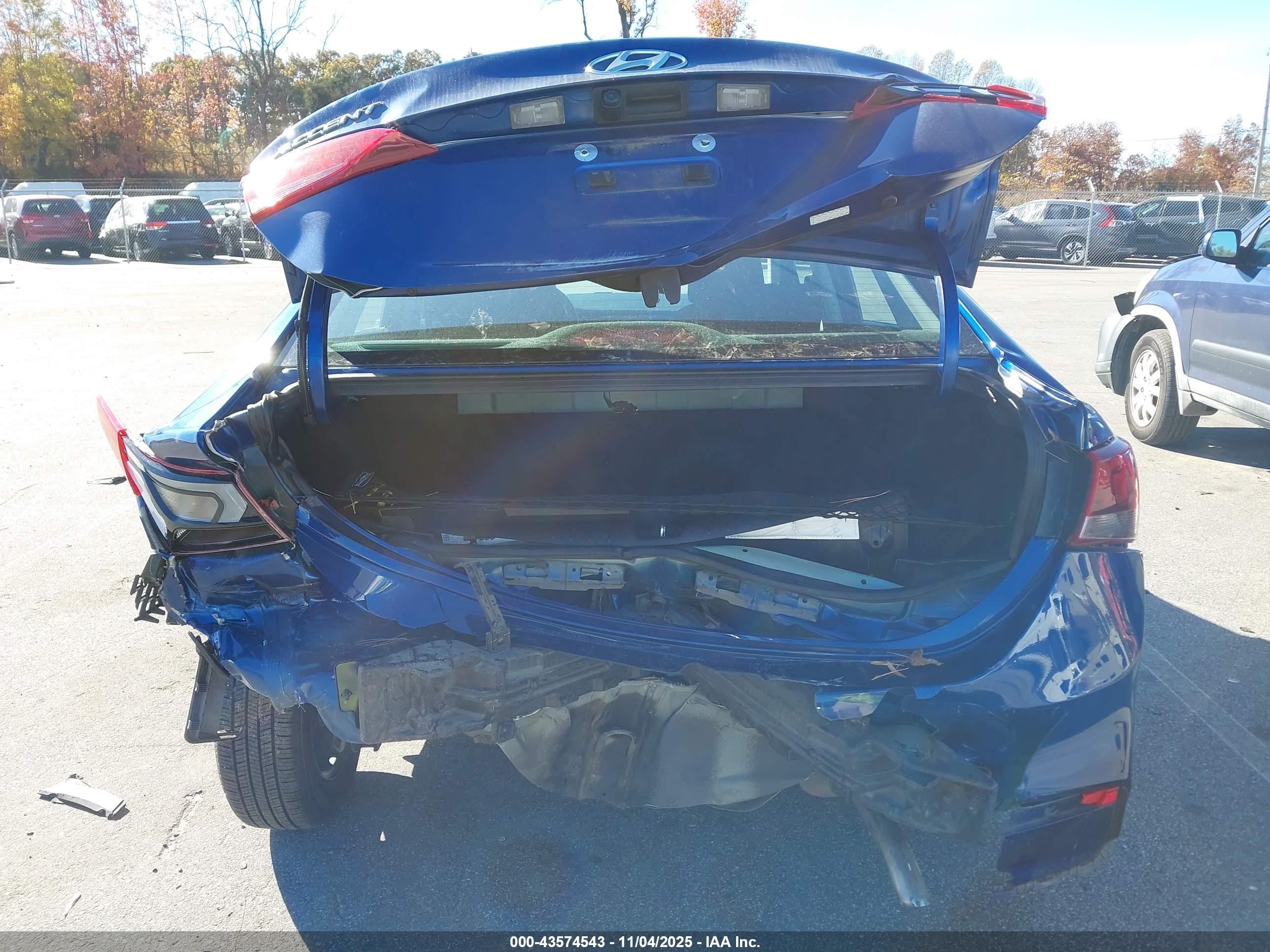 HYUNDAI ACCENT image 6