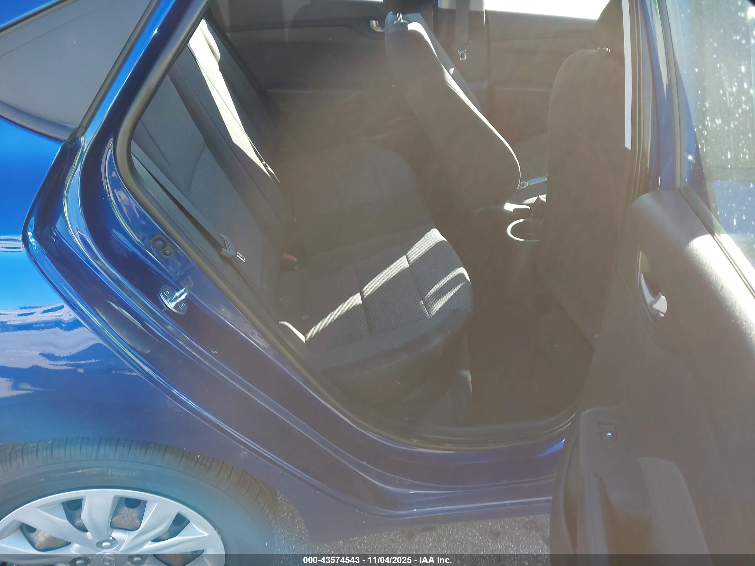 HYUNDAI ACCENT image 8