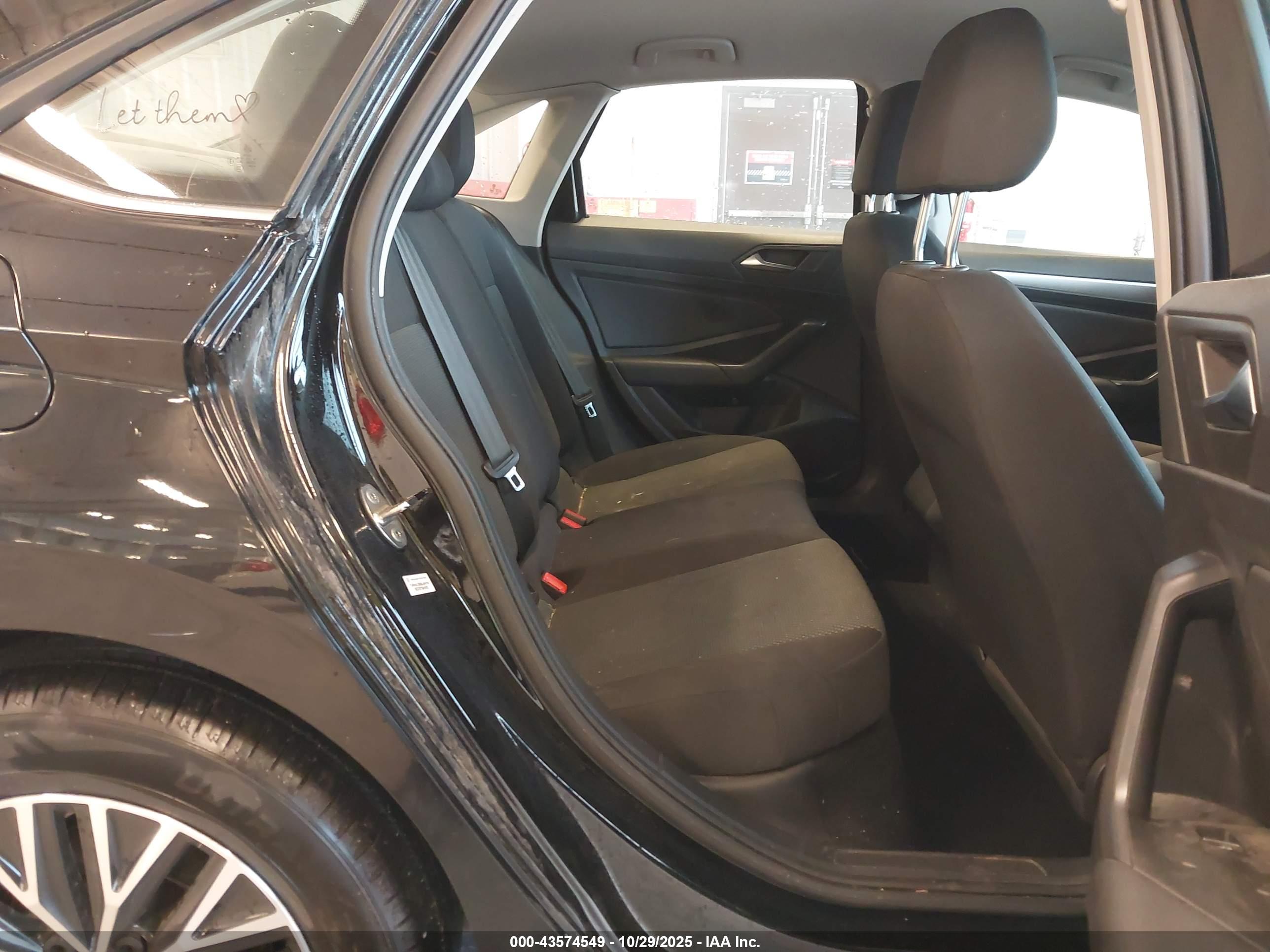 VOLKSWAGEN JETTA image 8