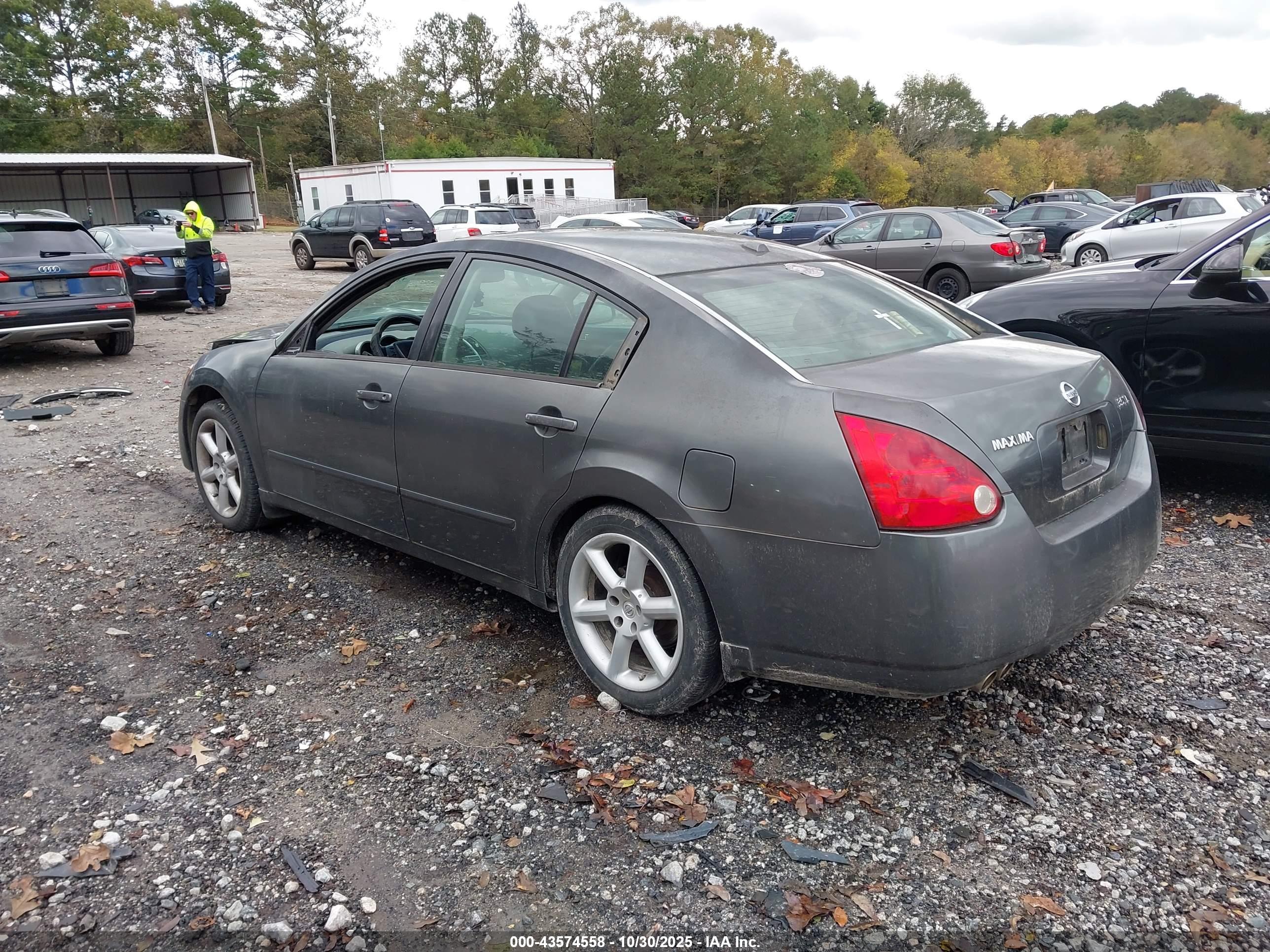 NISSAN MAXIMA image 3