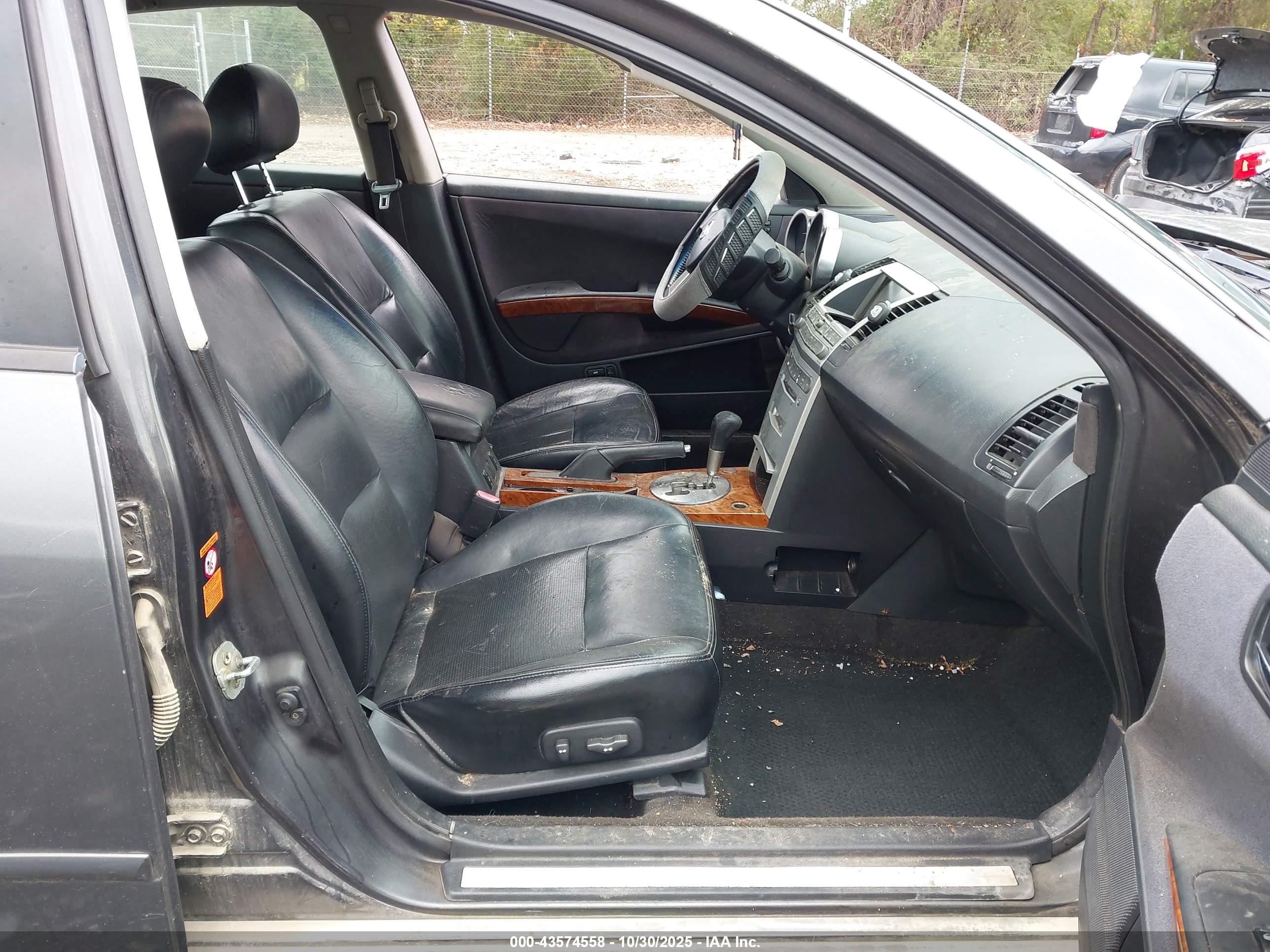 NISSAN MAXIMA image 5
