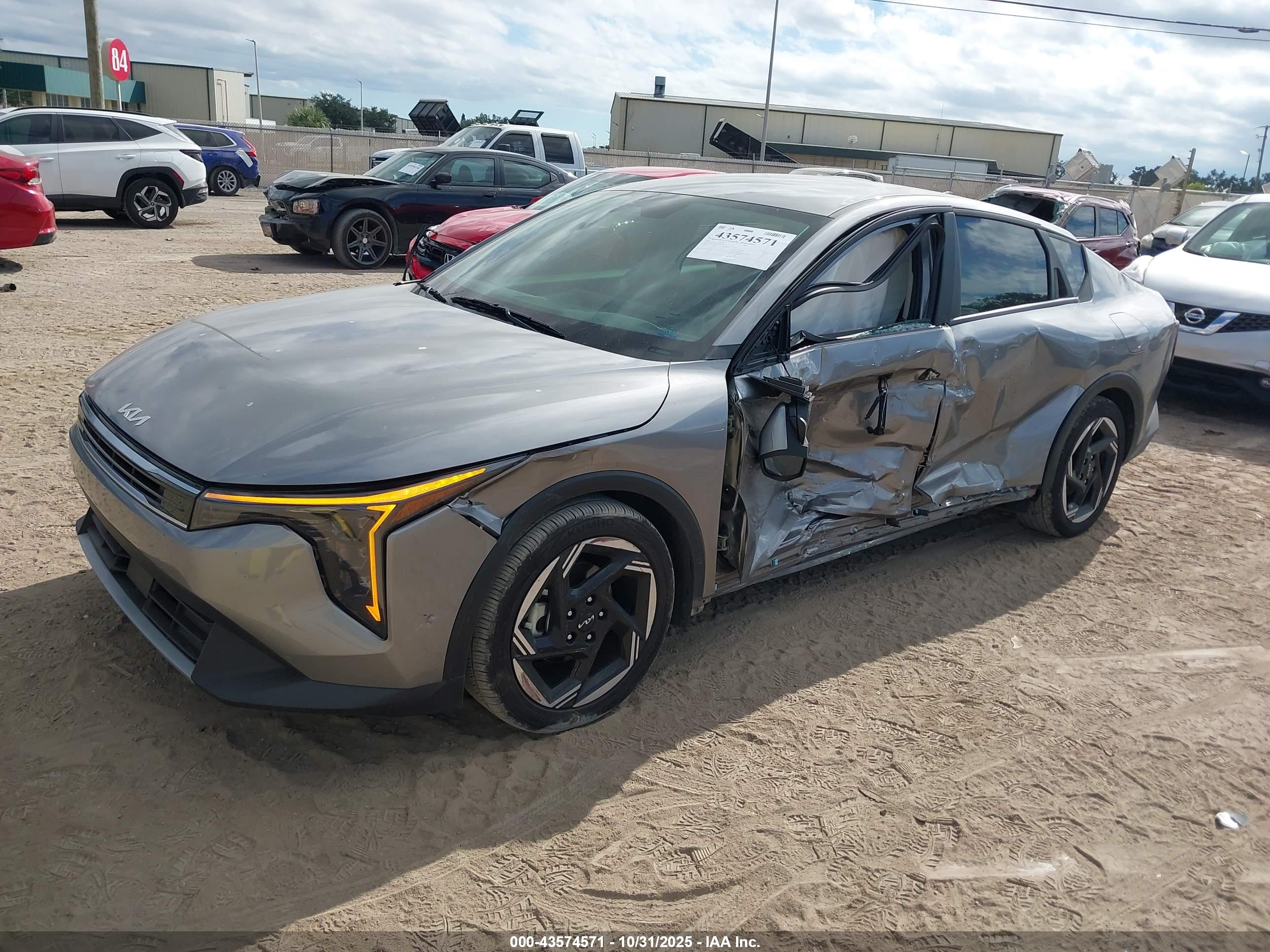 KIA K4 image 2