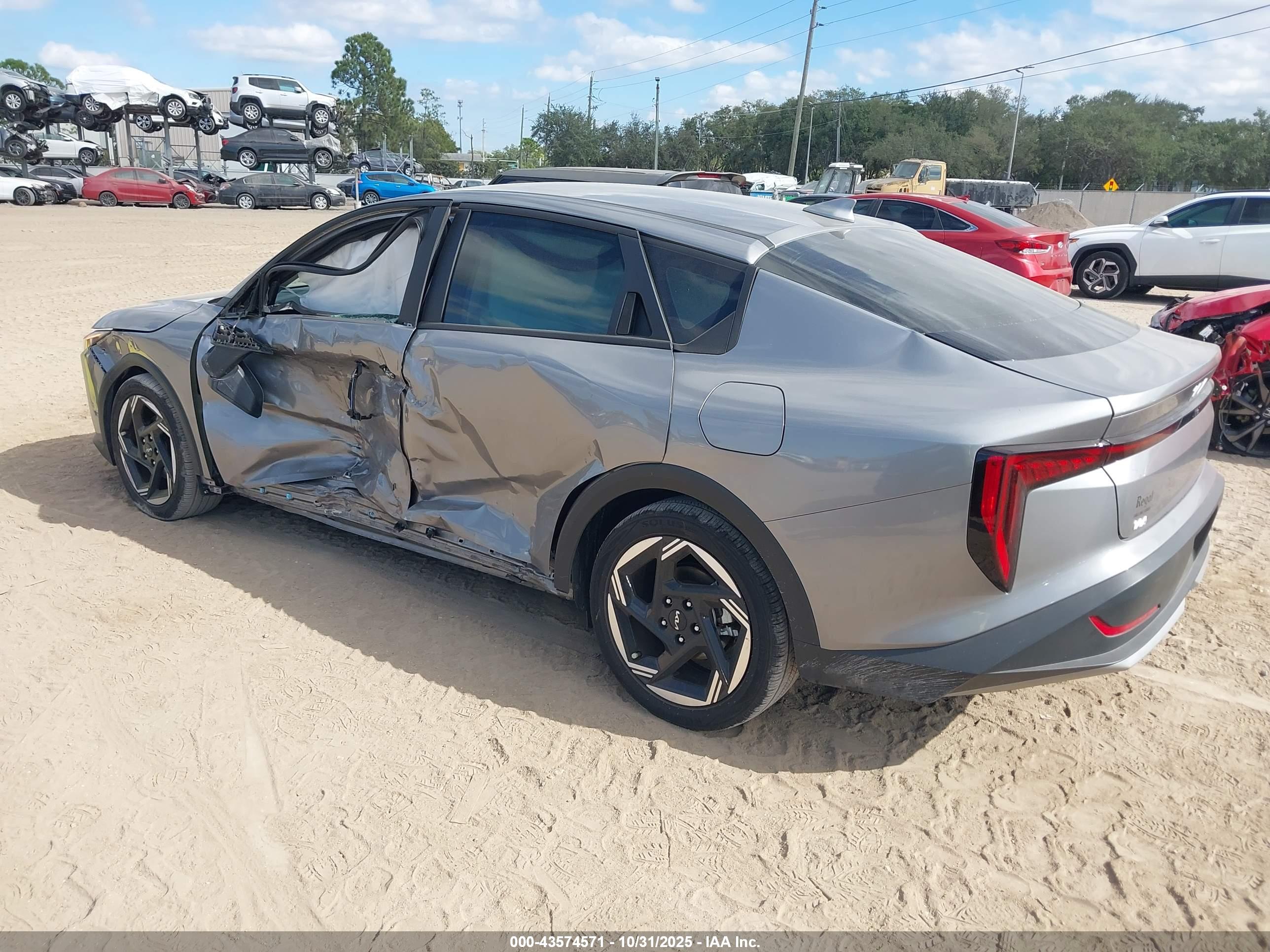 KIA K4 image 3