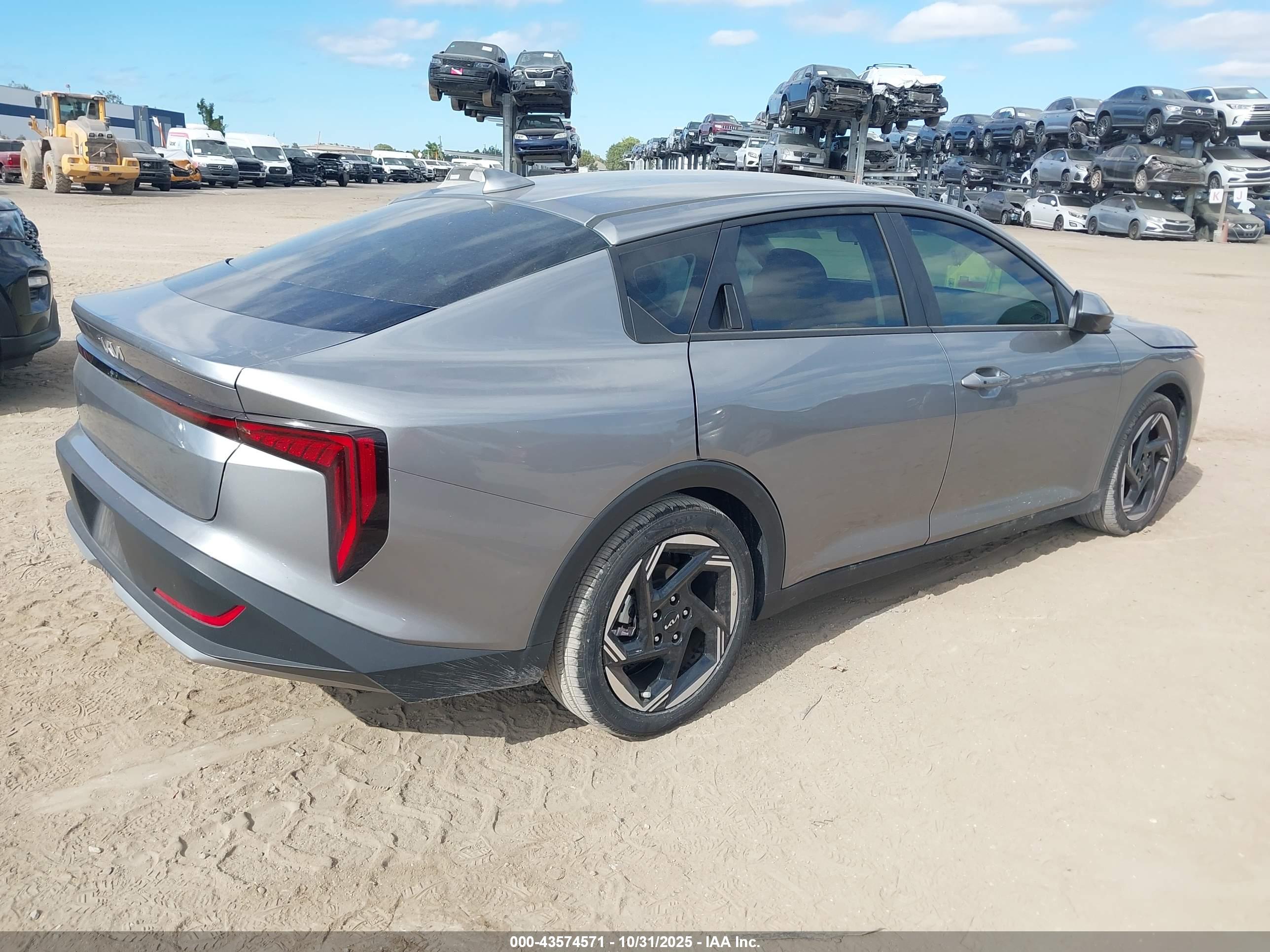 KIA K4 image 4