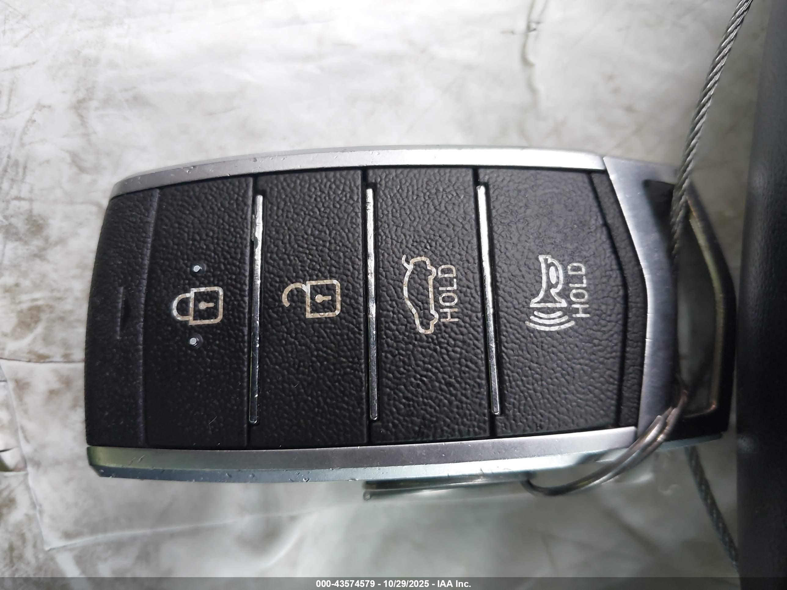 GENESIS G70 image 11