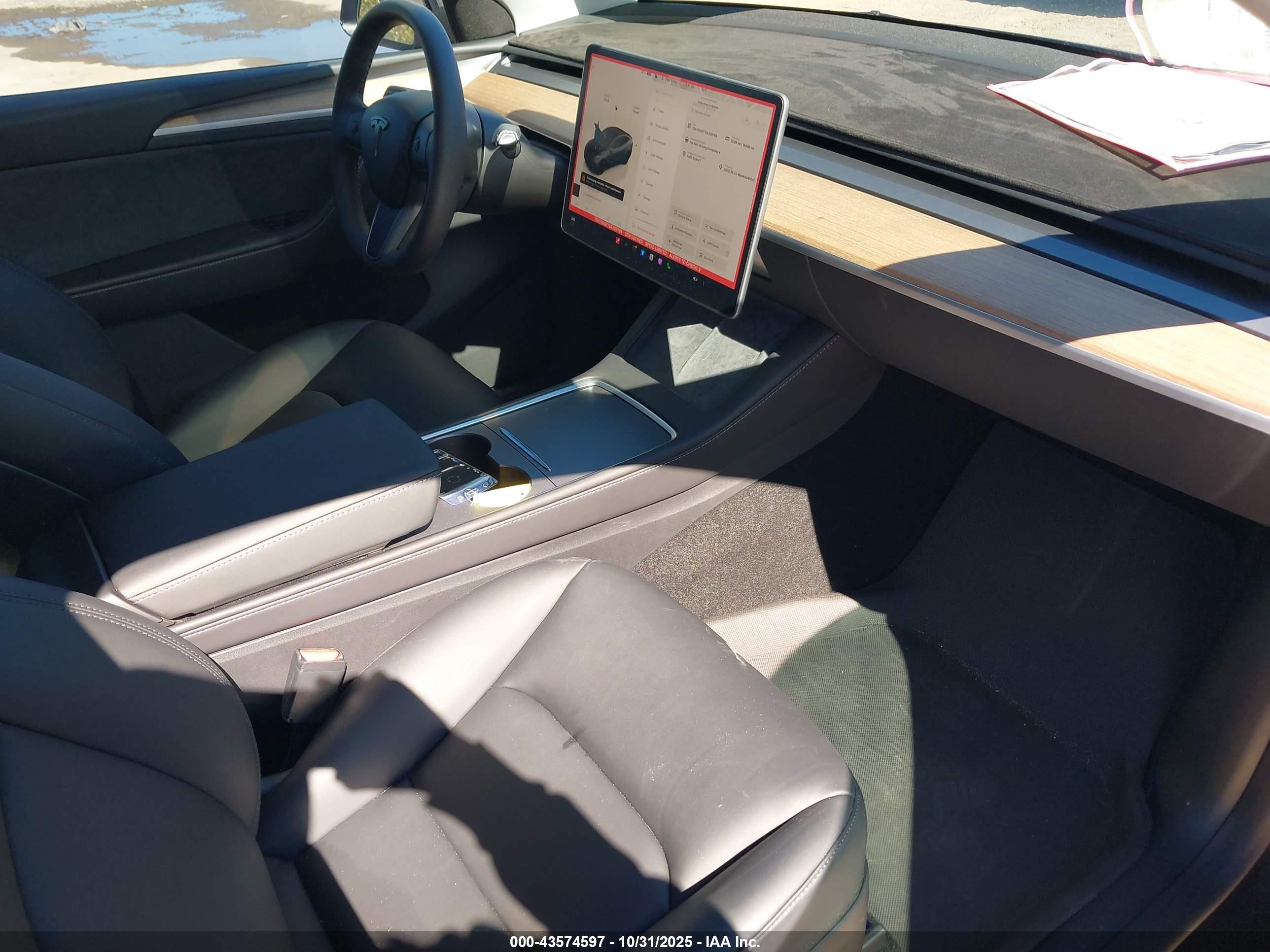 TESLA MODEL image 5