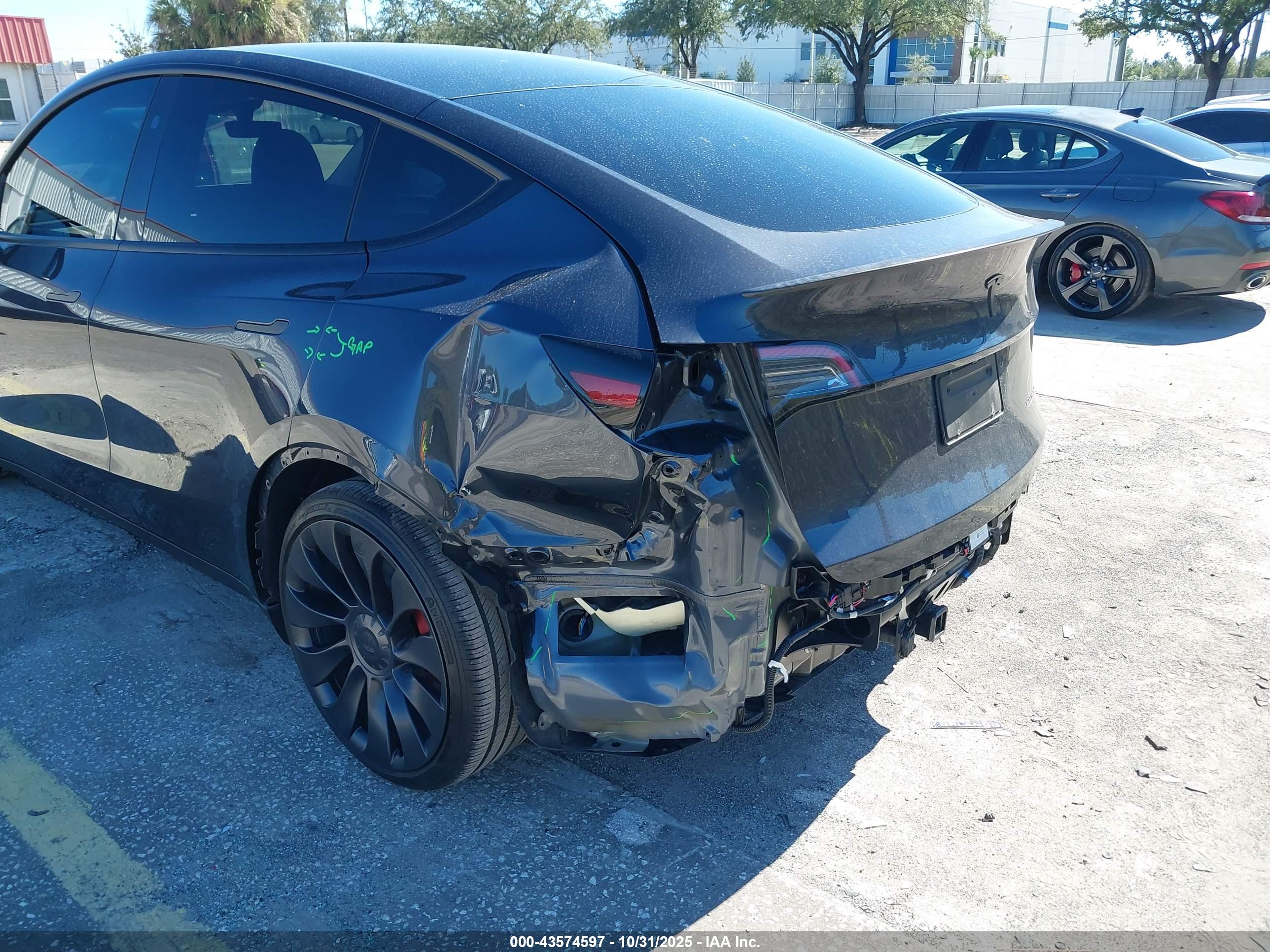 TESLA MODEL image 6