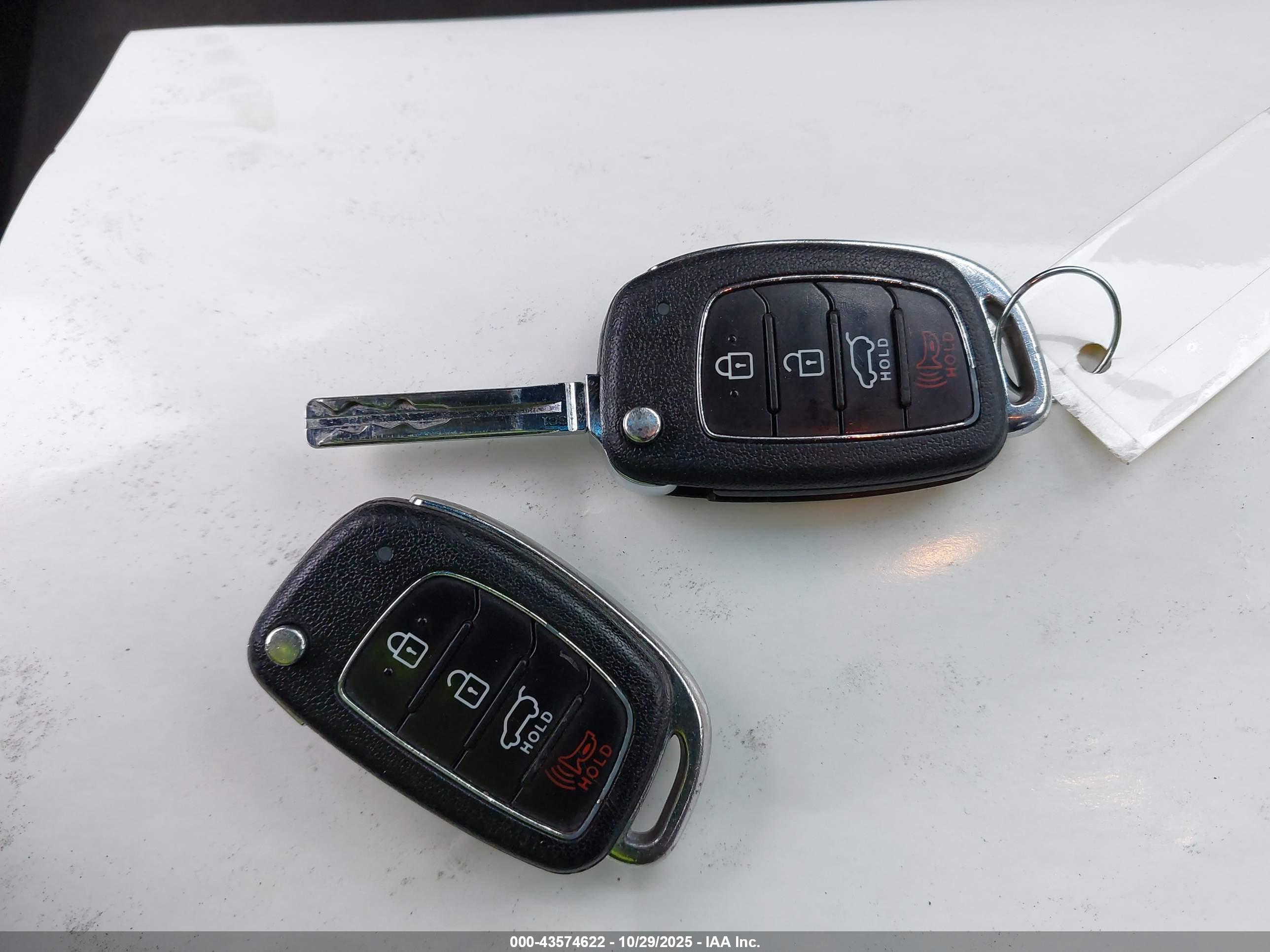 HYUNDAI TUCSON image 11