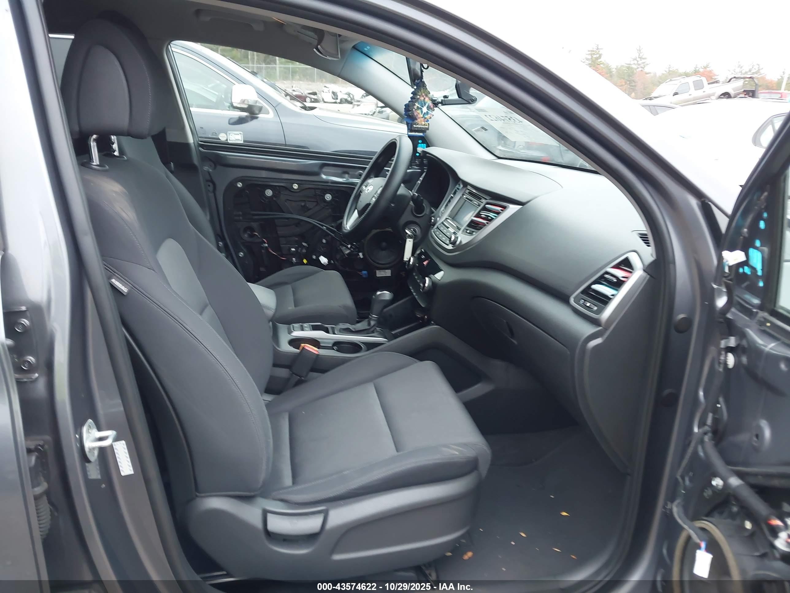 HYUNDAI TUCSON image 5