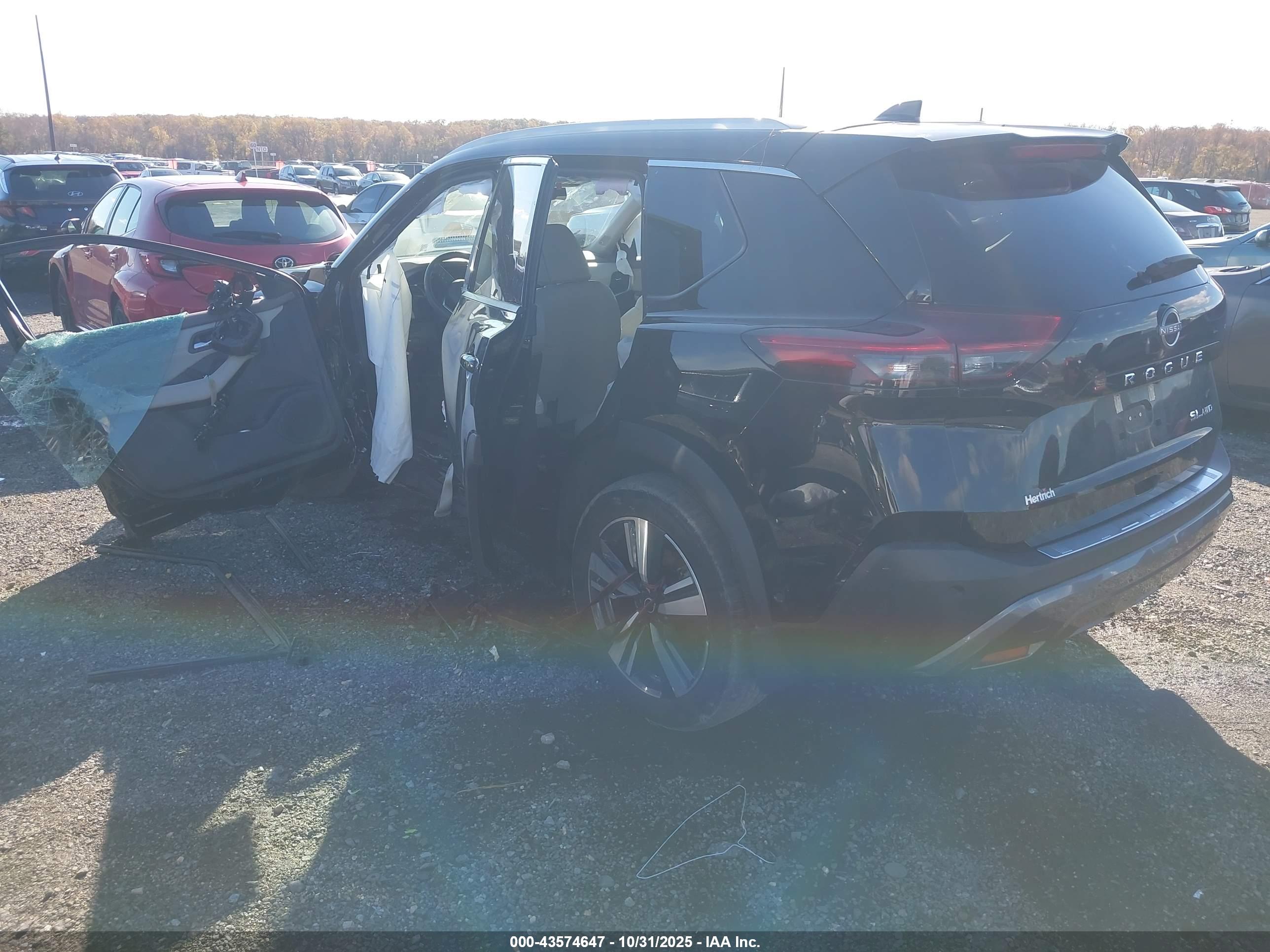 NISSAN ROGUE image 3