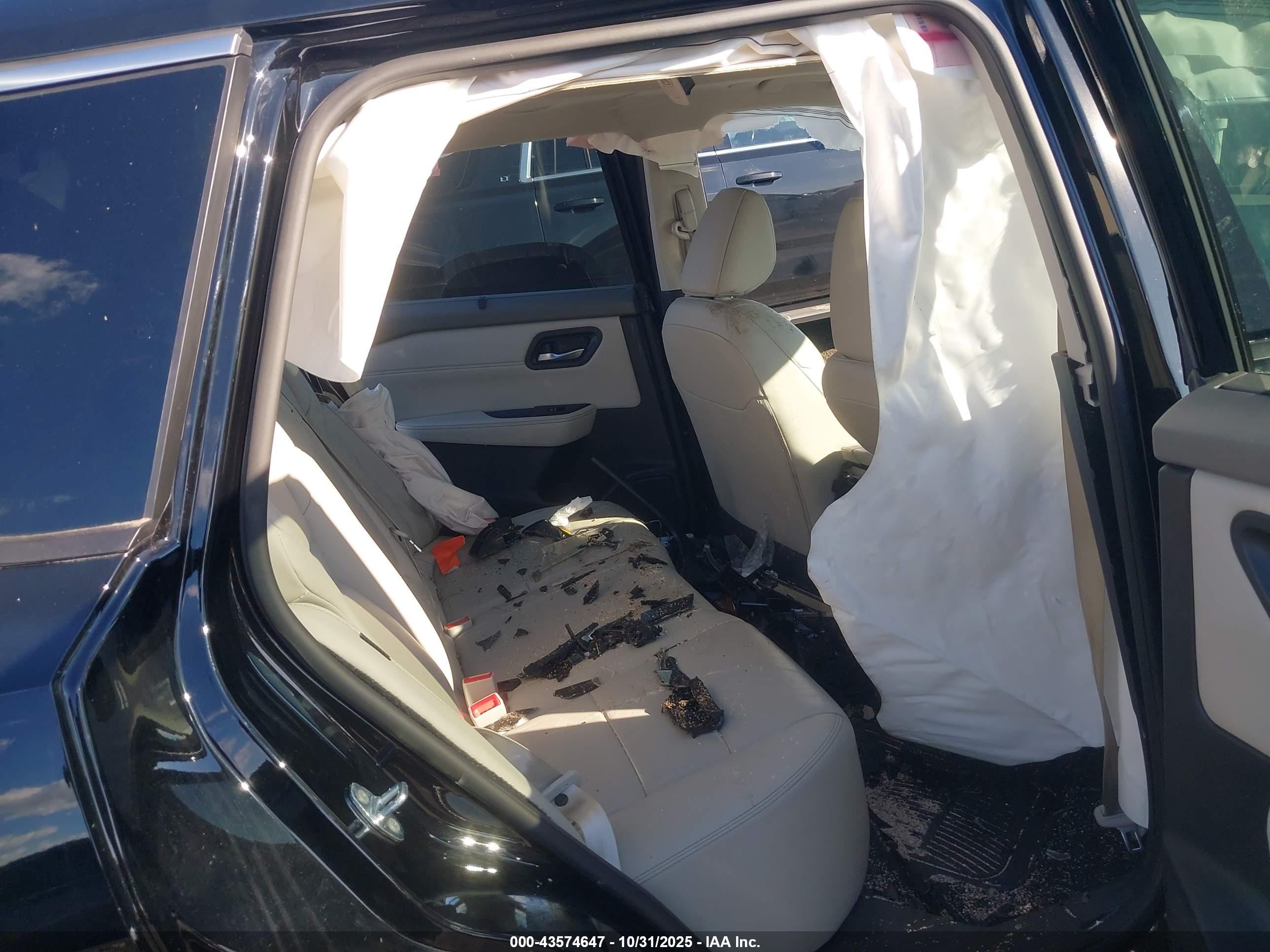 NISSAN ROGUE image 8