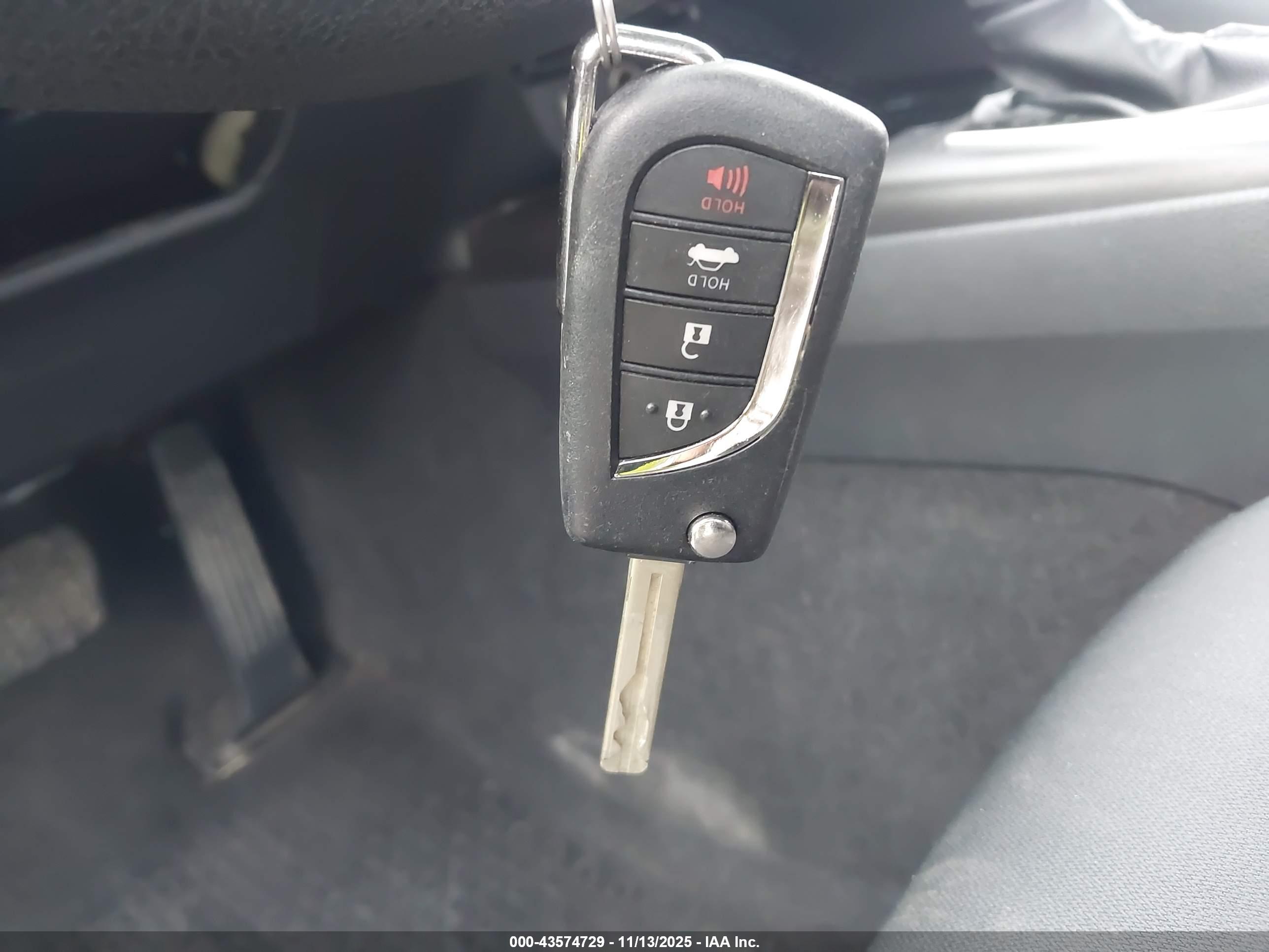 TOYOTA CAMRY image 11