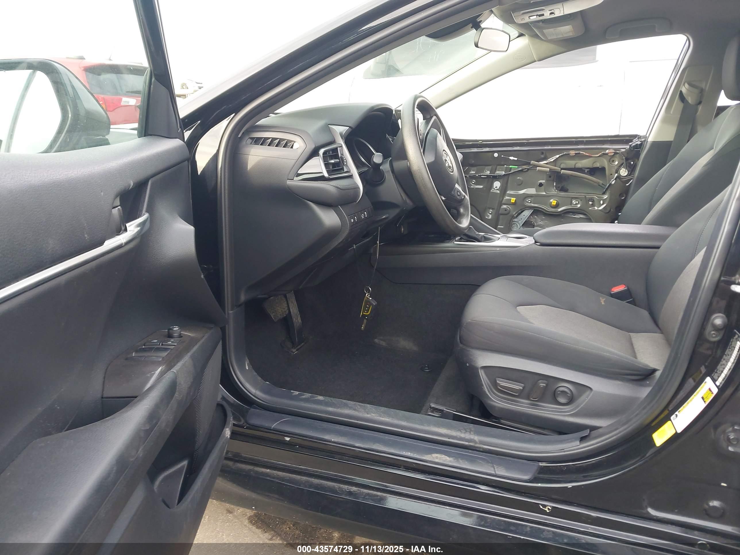 TOYOTA CAMRY image 5