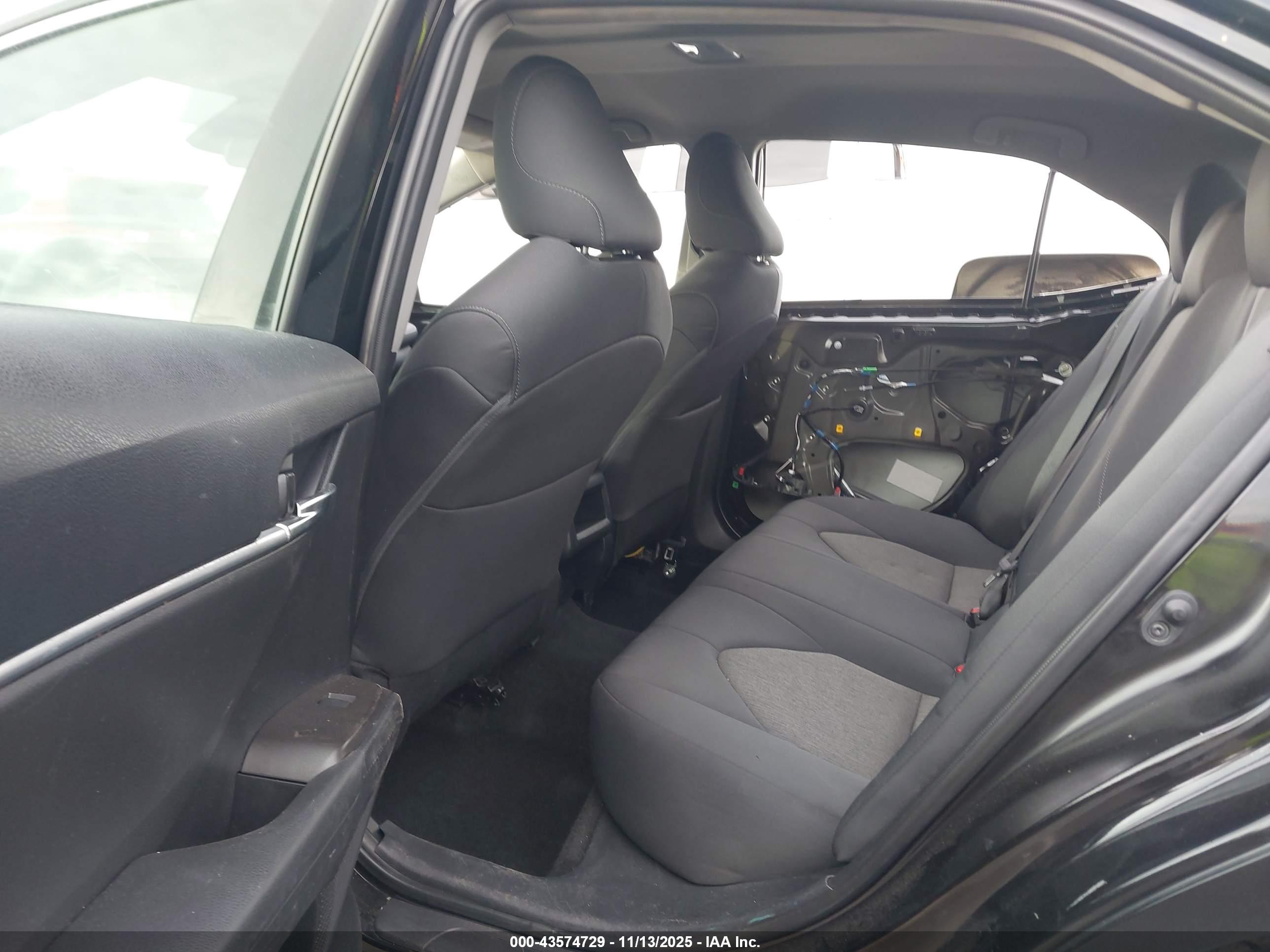 TOYOTA CAMRY image 8