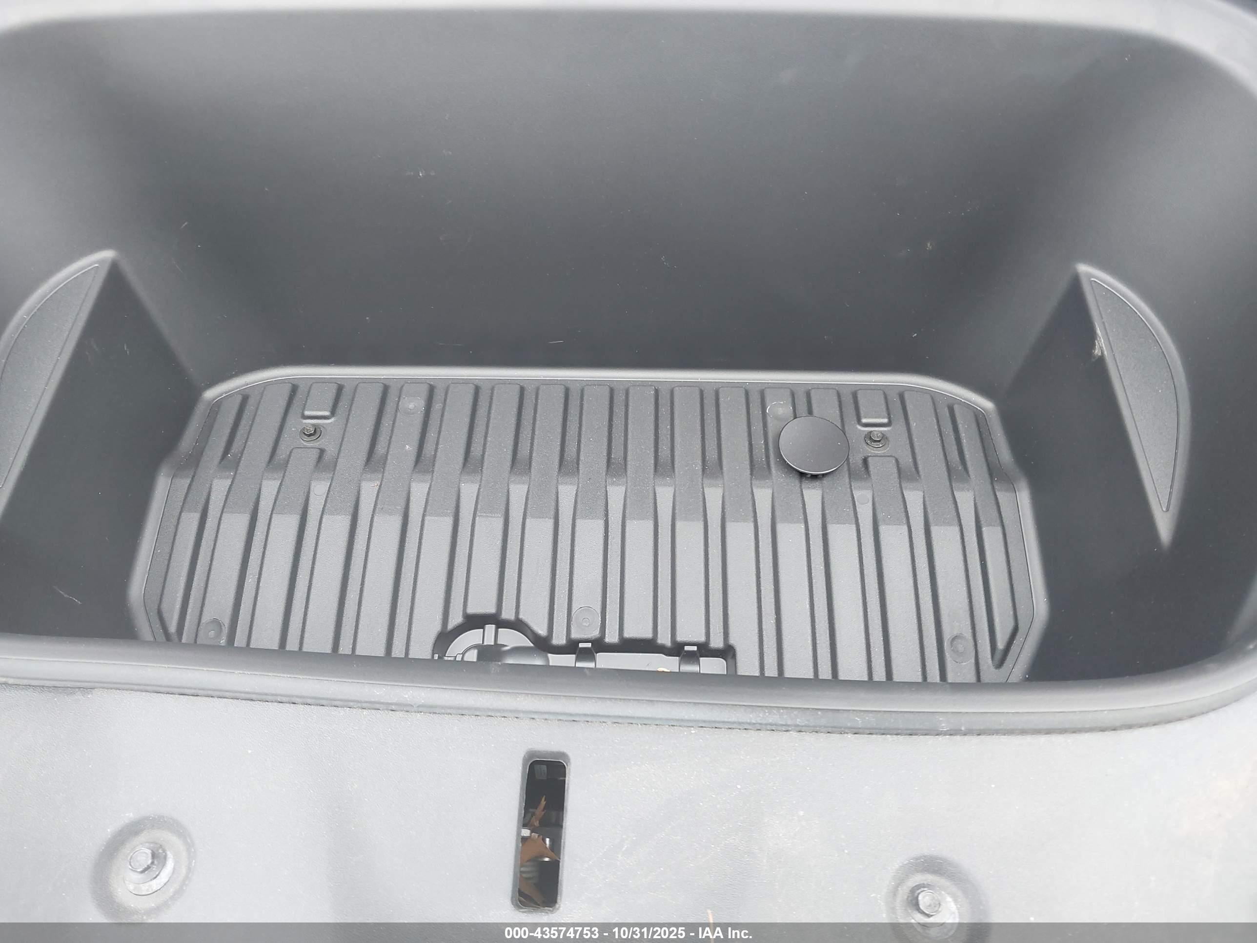 TESLA MODEL image 10