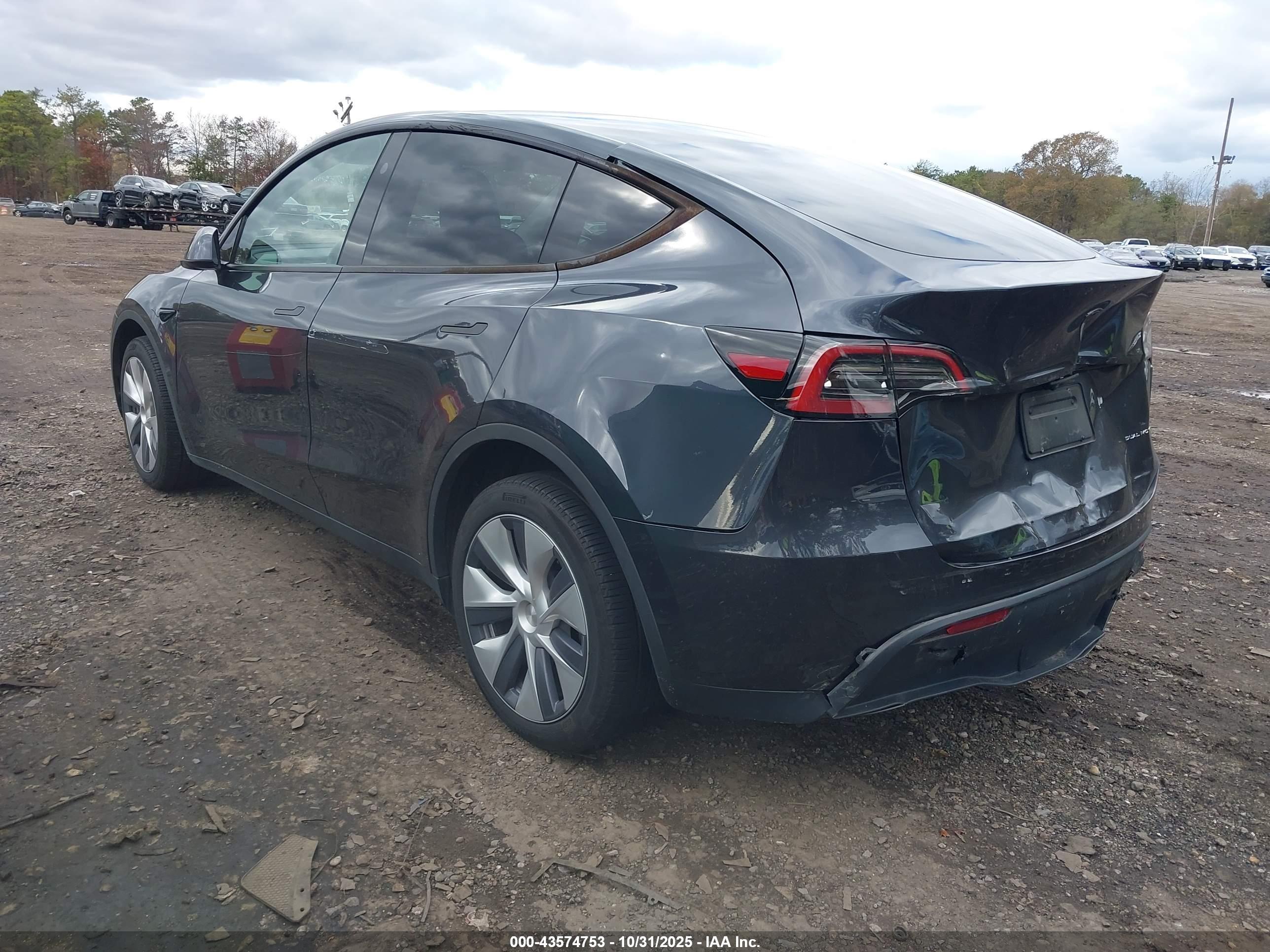 TESLA MODEL image 3
