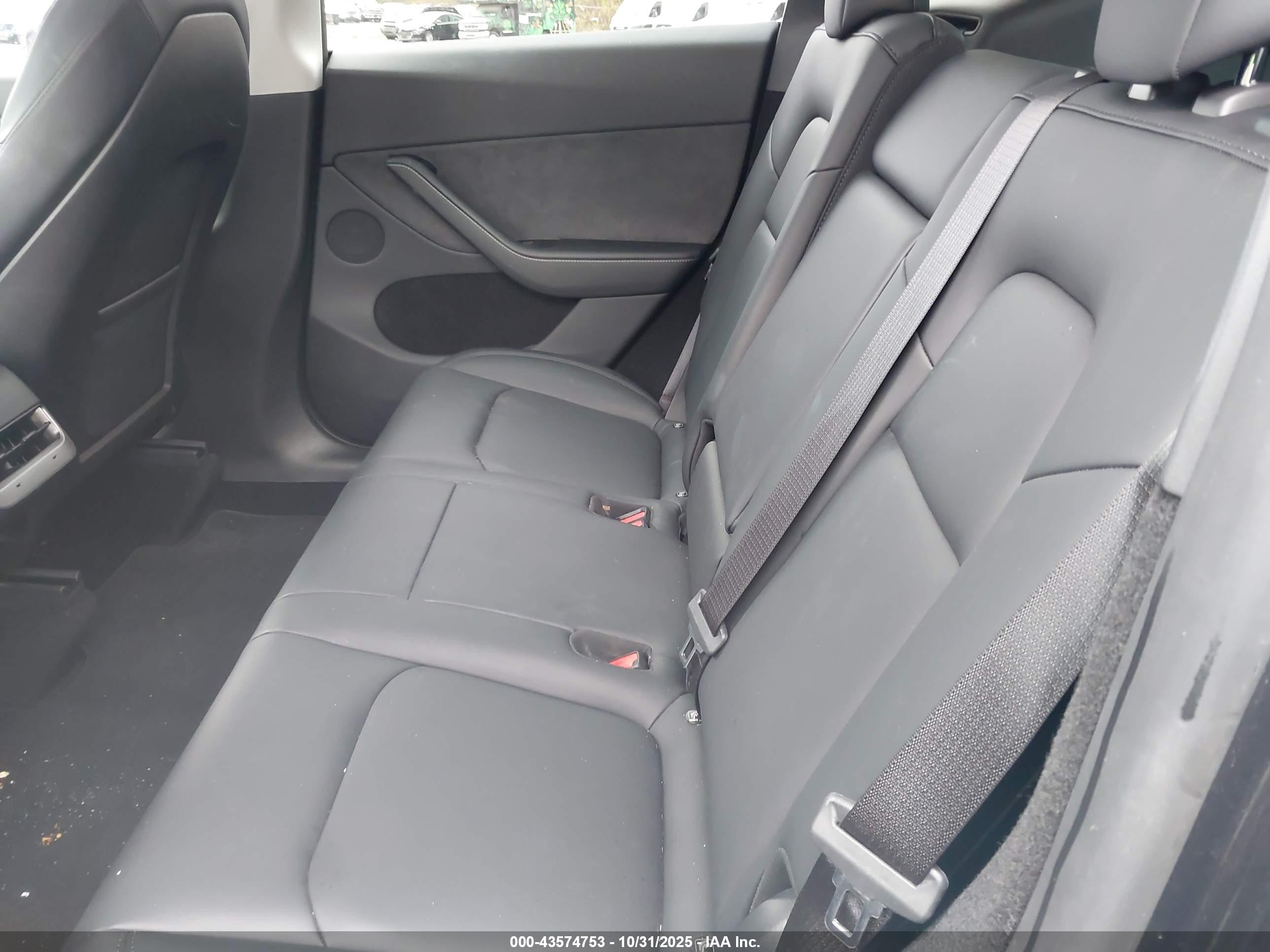 TESLA MODEL image 8