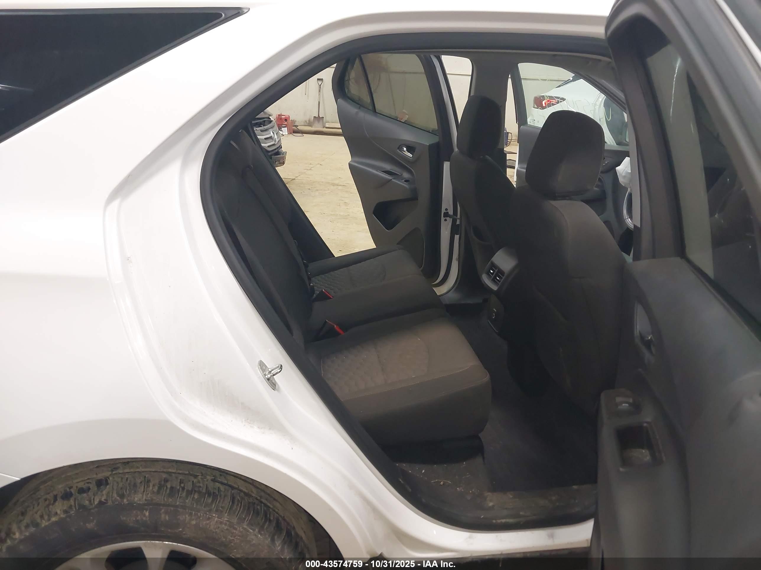 CHEVROLET EQUINOX image 8