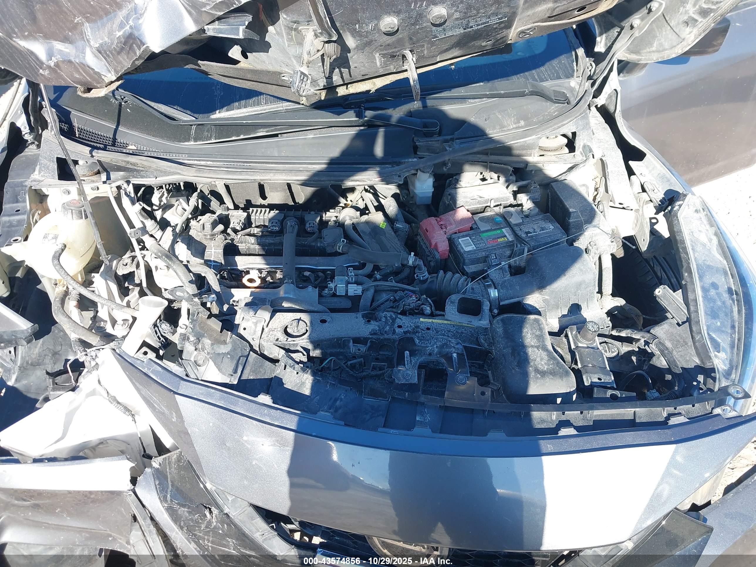 NISSAN VERSA image 10