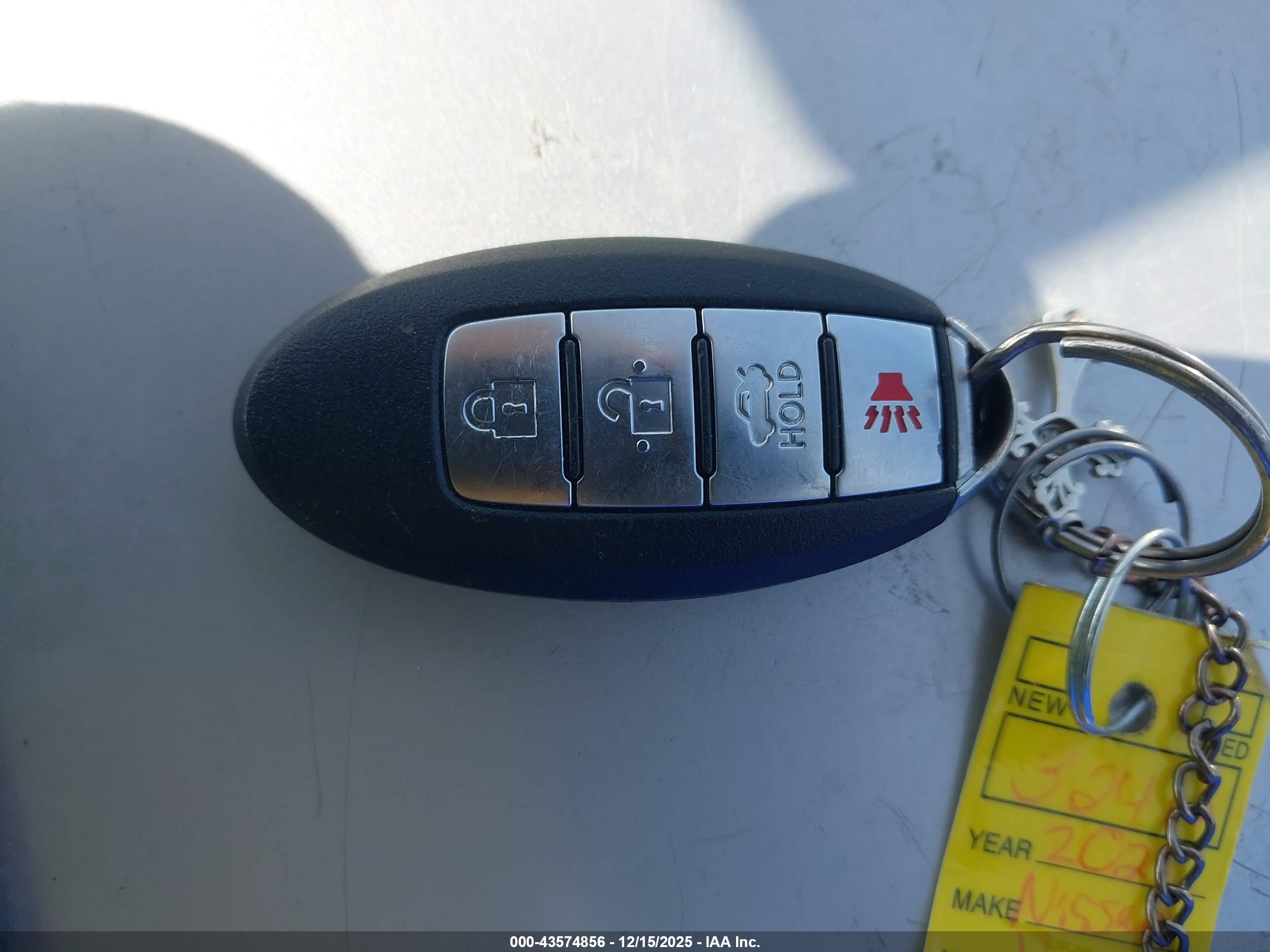 NISSAN VERSA image 11