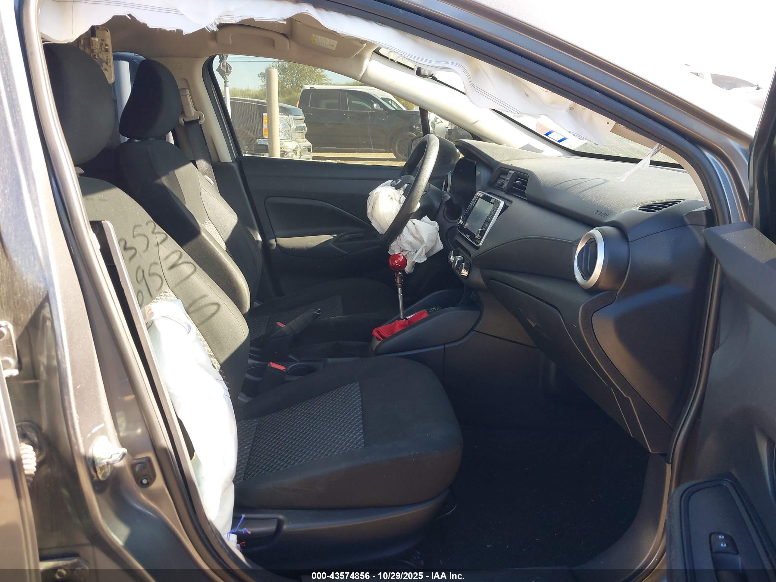 NISSAN VERSA image 5