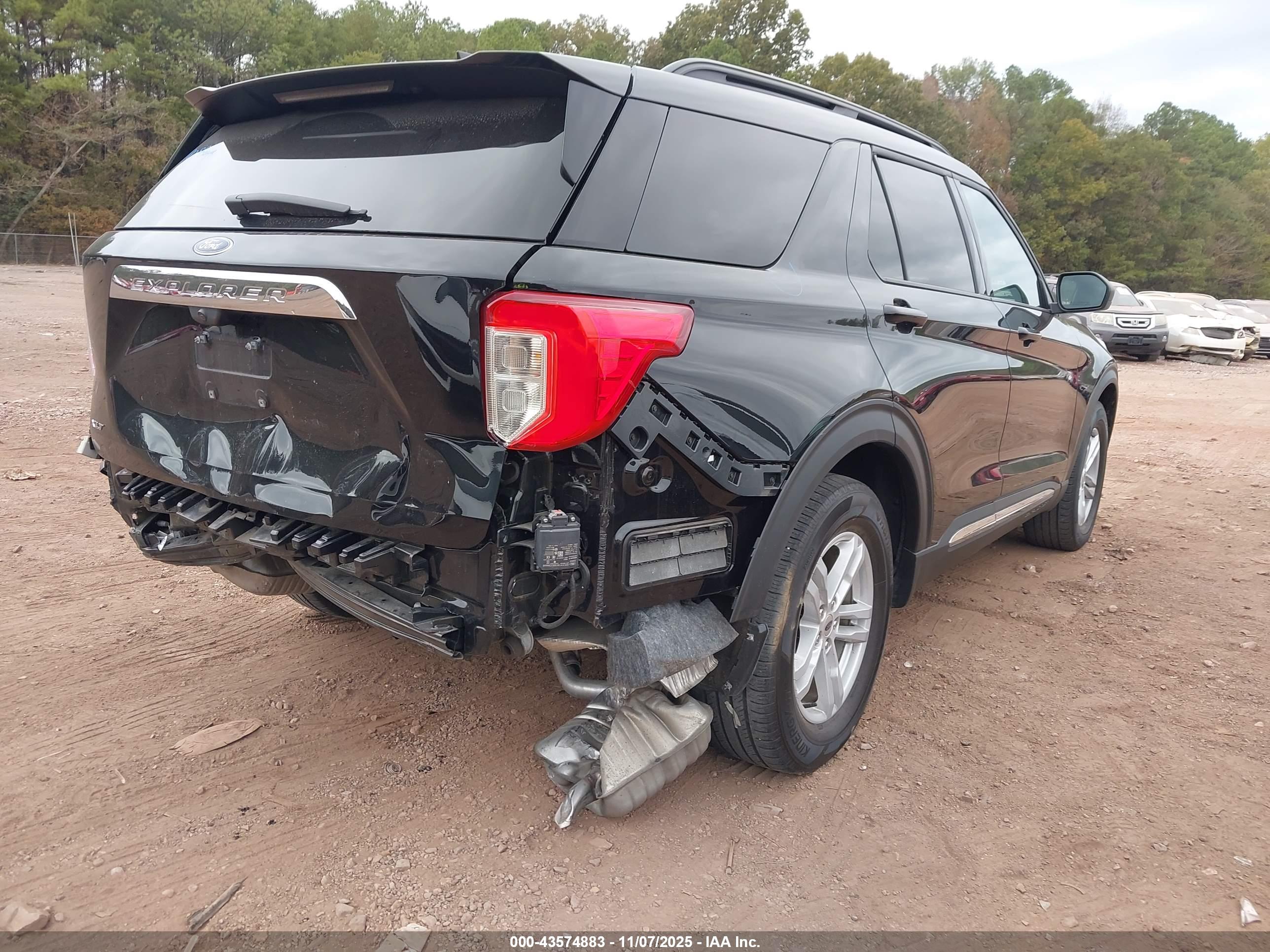 FORD EXPLORER image 4