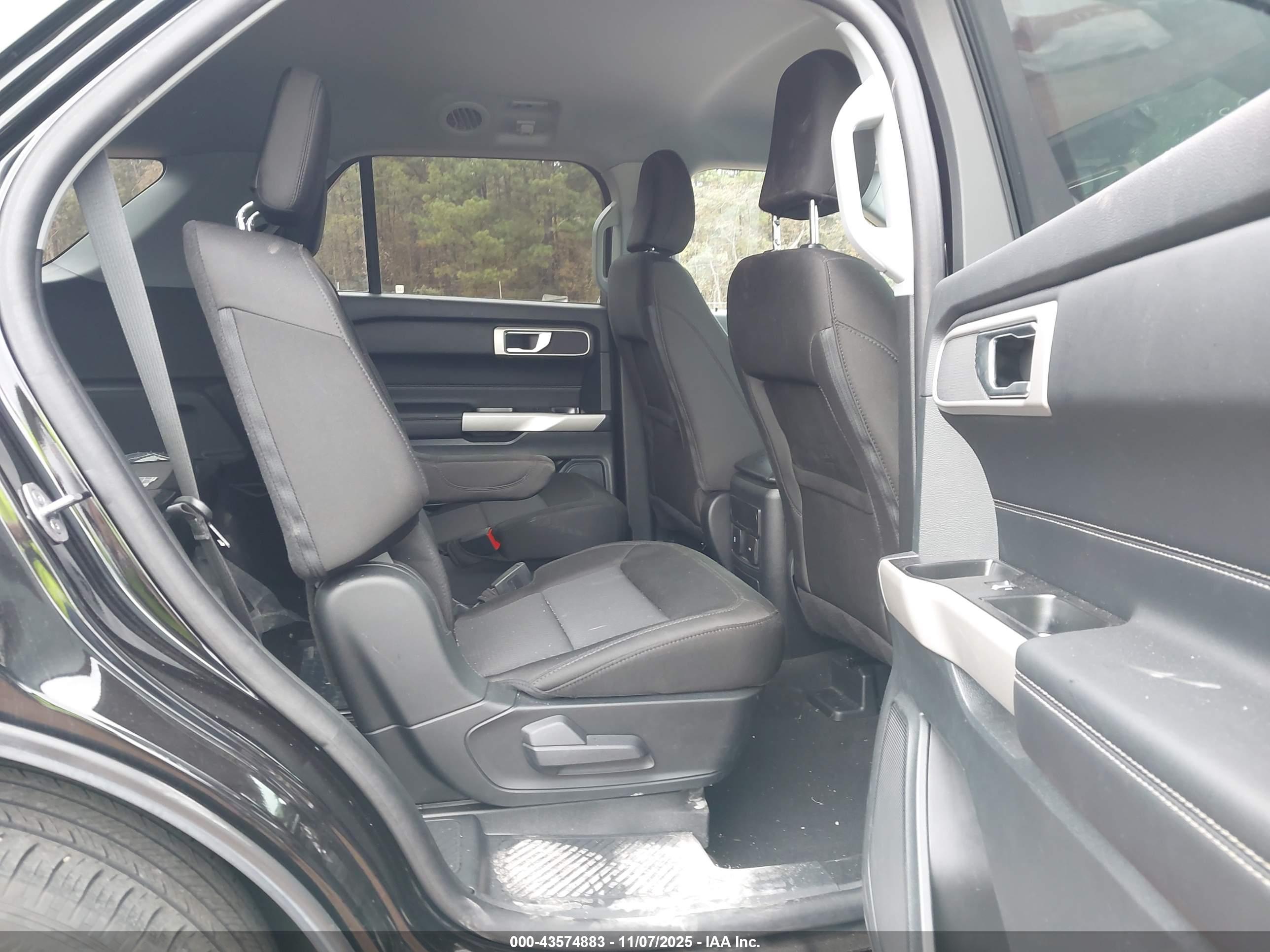 FORD EXPLORER image 8