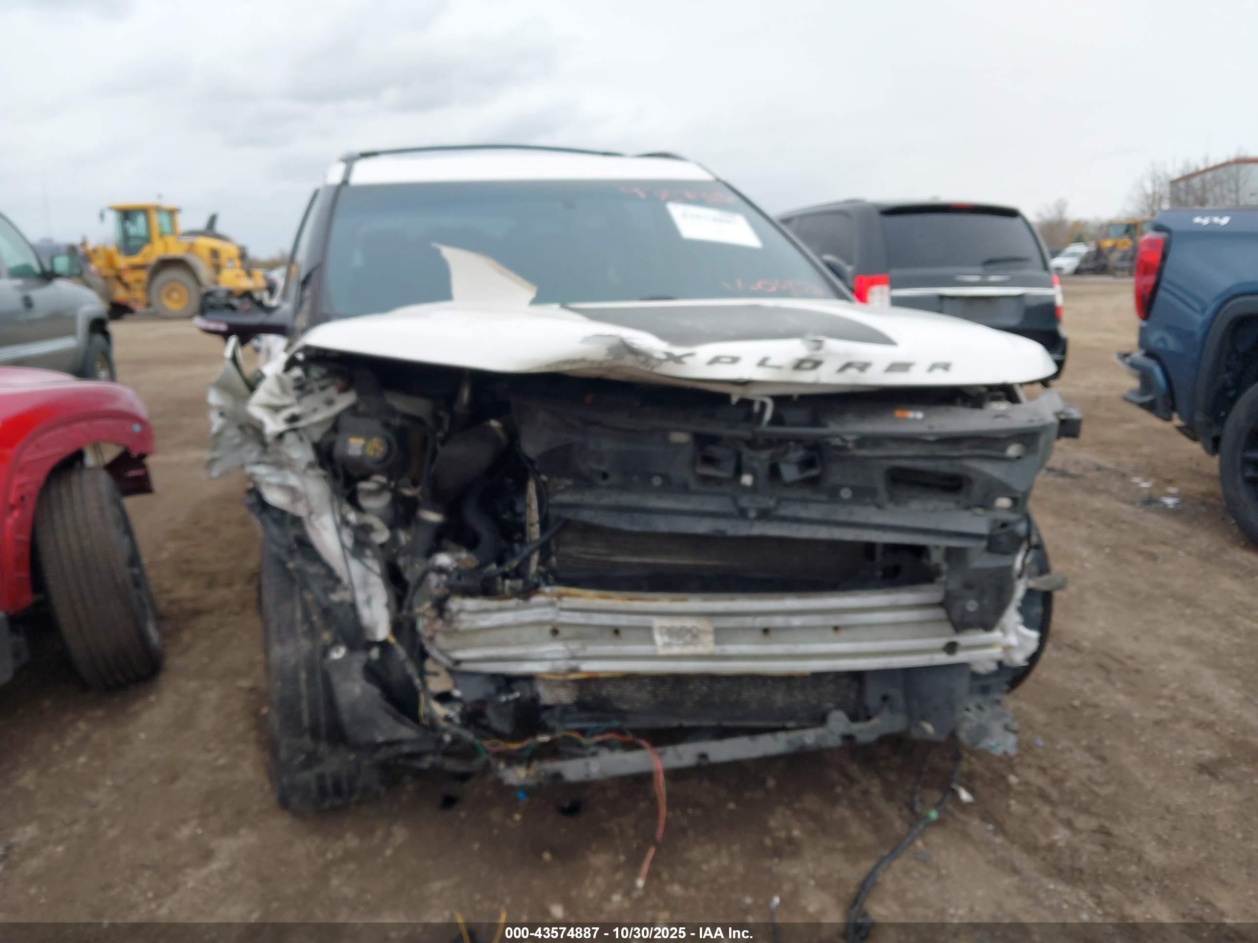 FORD EXPLORER image 6