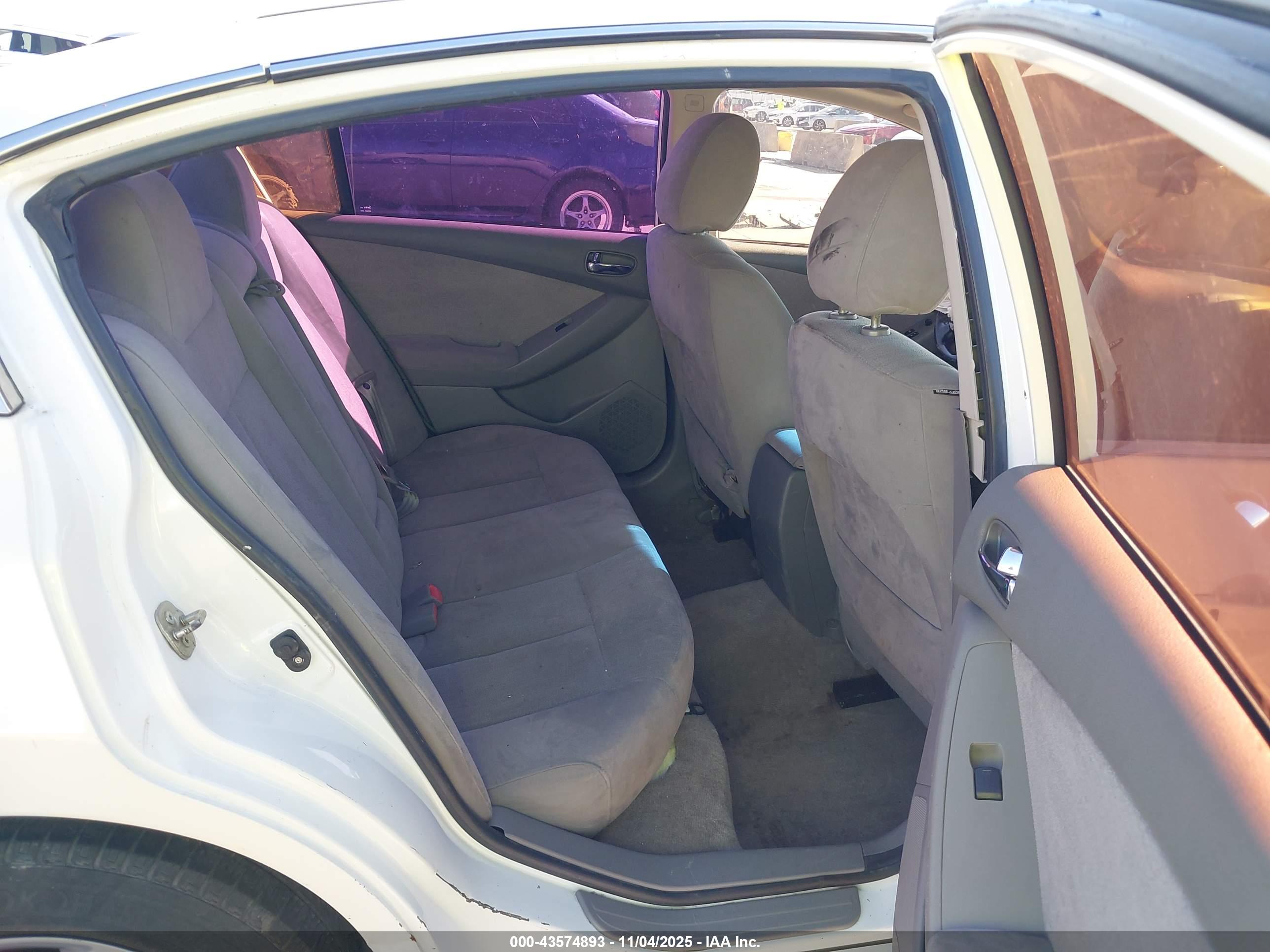 NISSAN ALTIMA image 8
