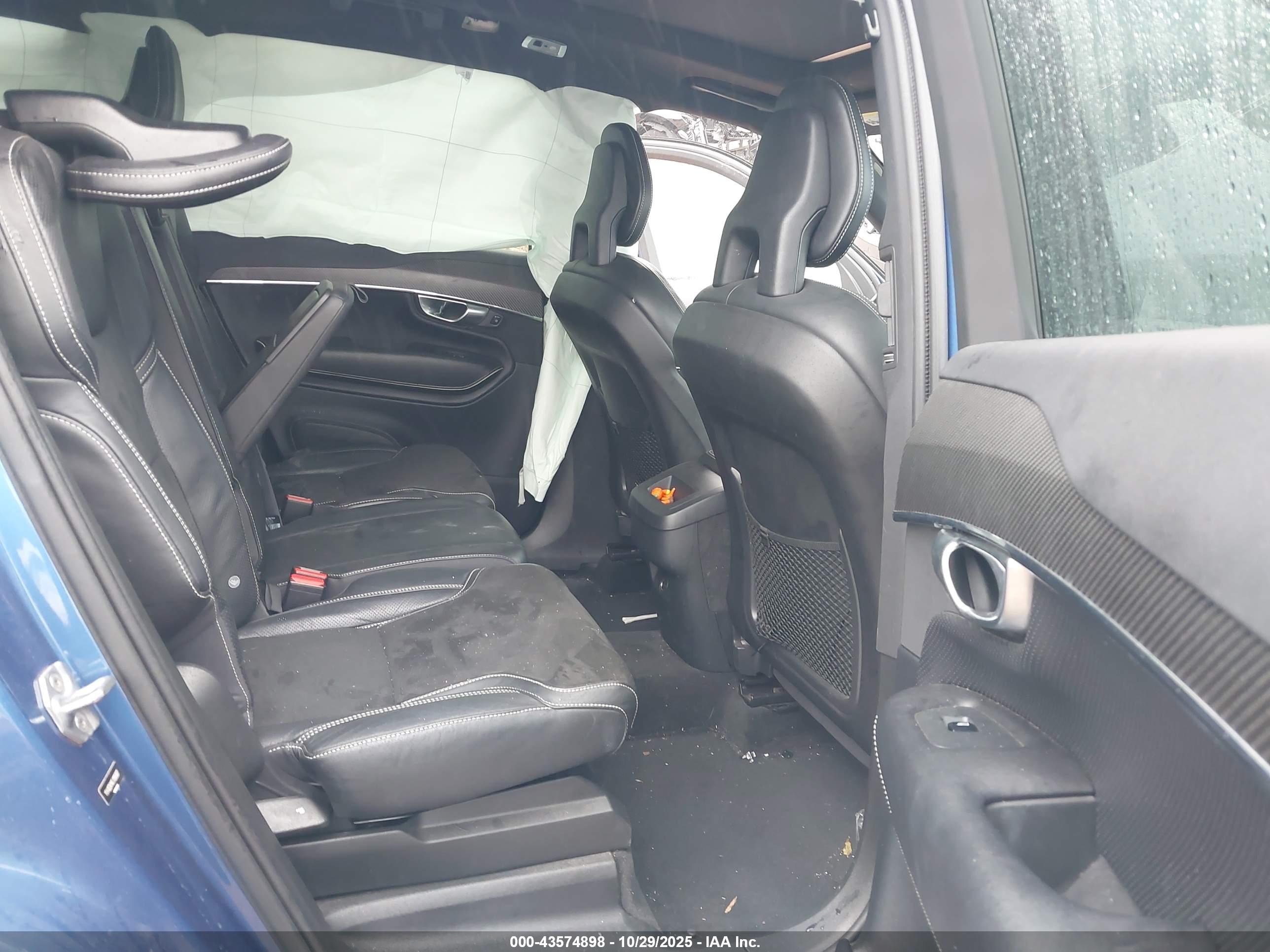 VOLVO XC90 image 8