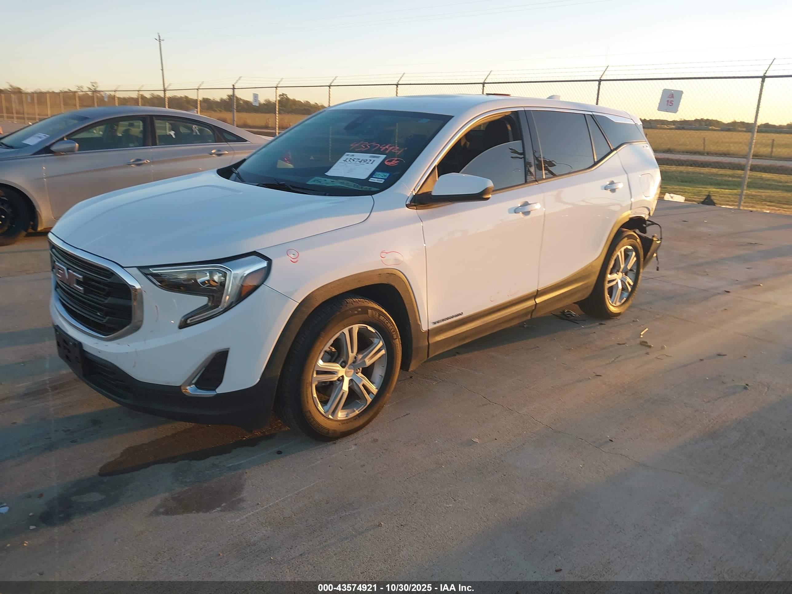 GMC TERRAIN image 2