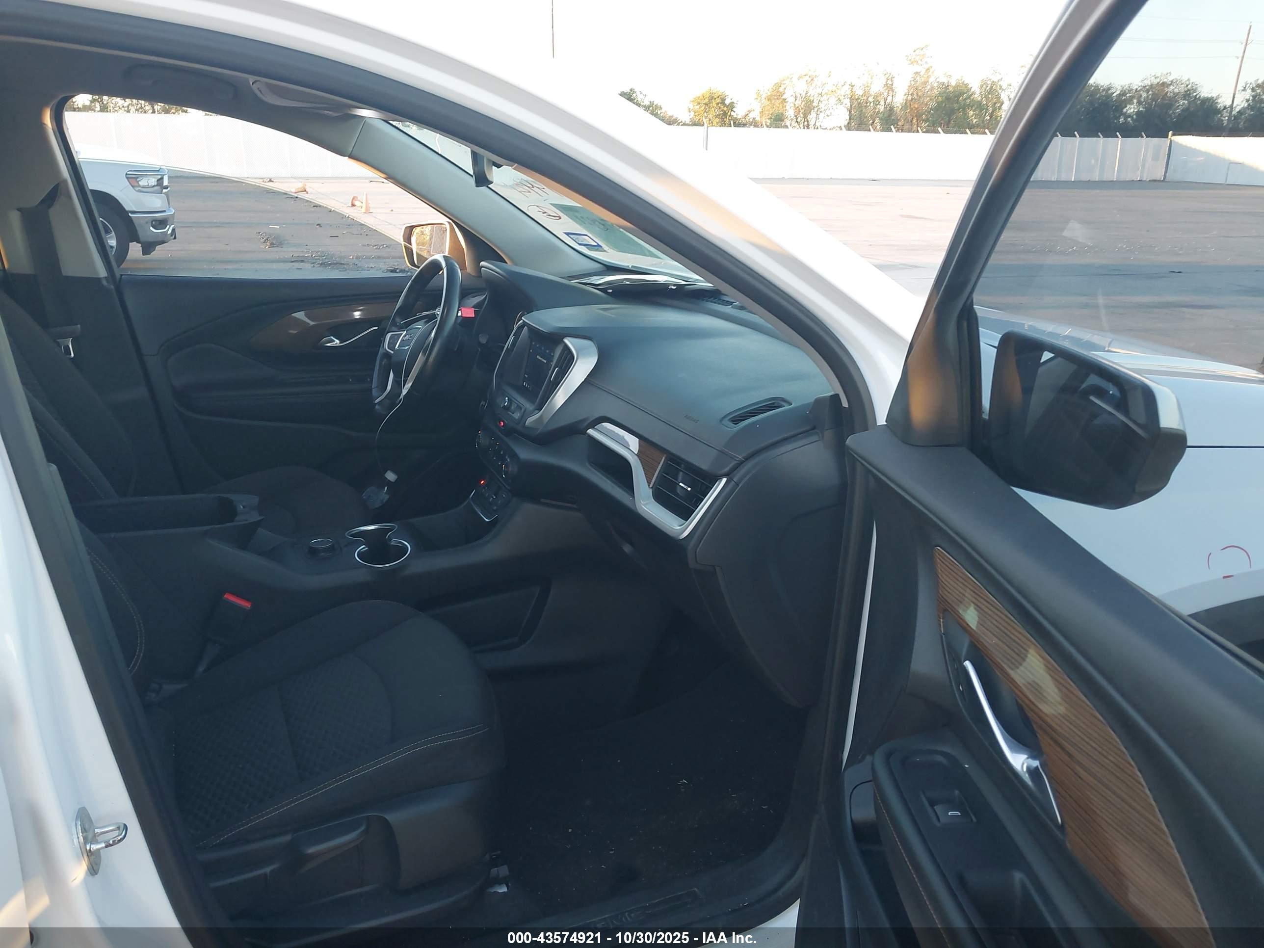 GMC TERRAIN image 5