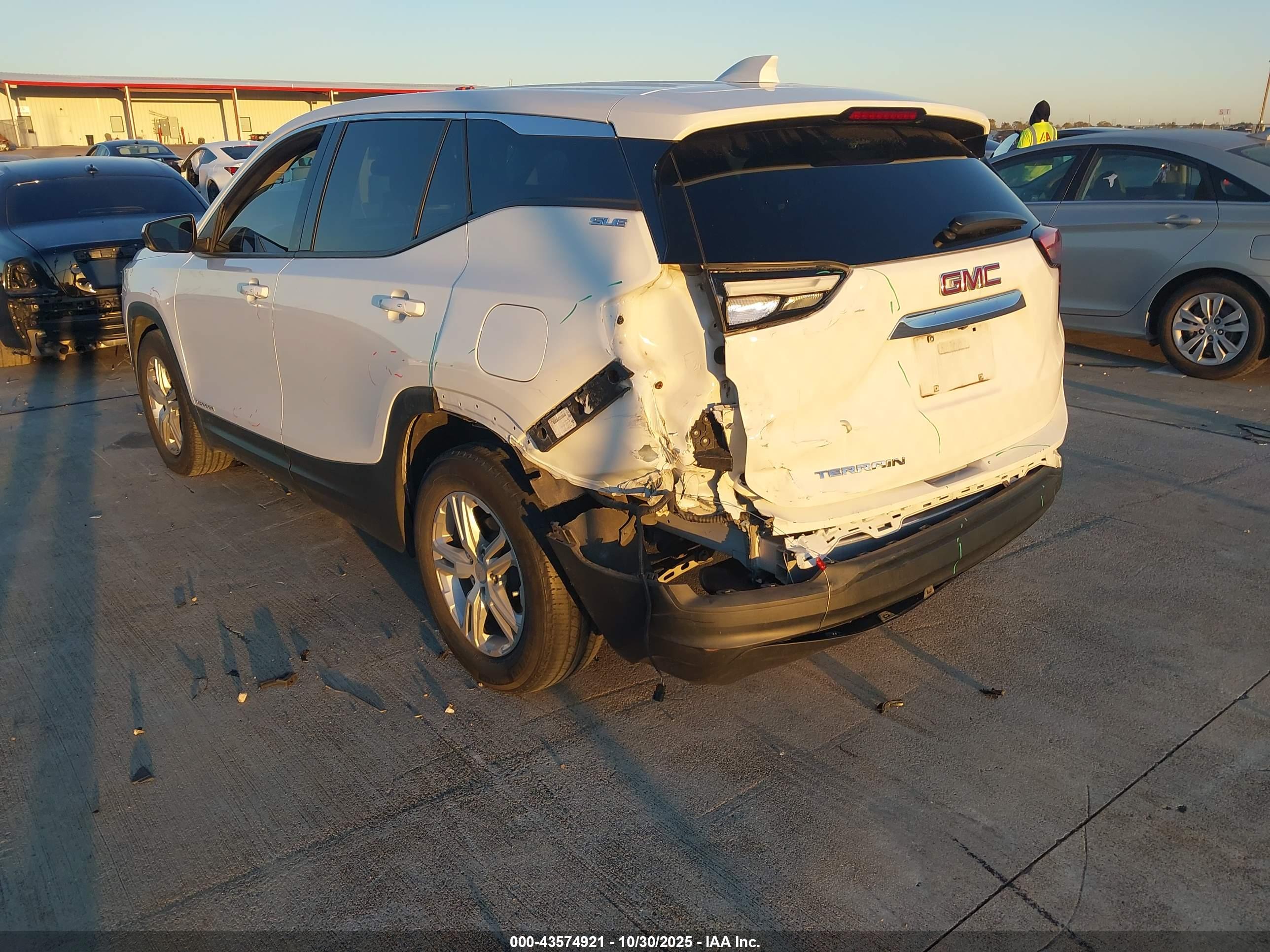 GMC TERRAIN image 6