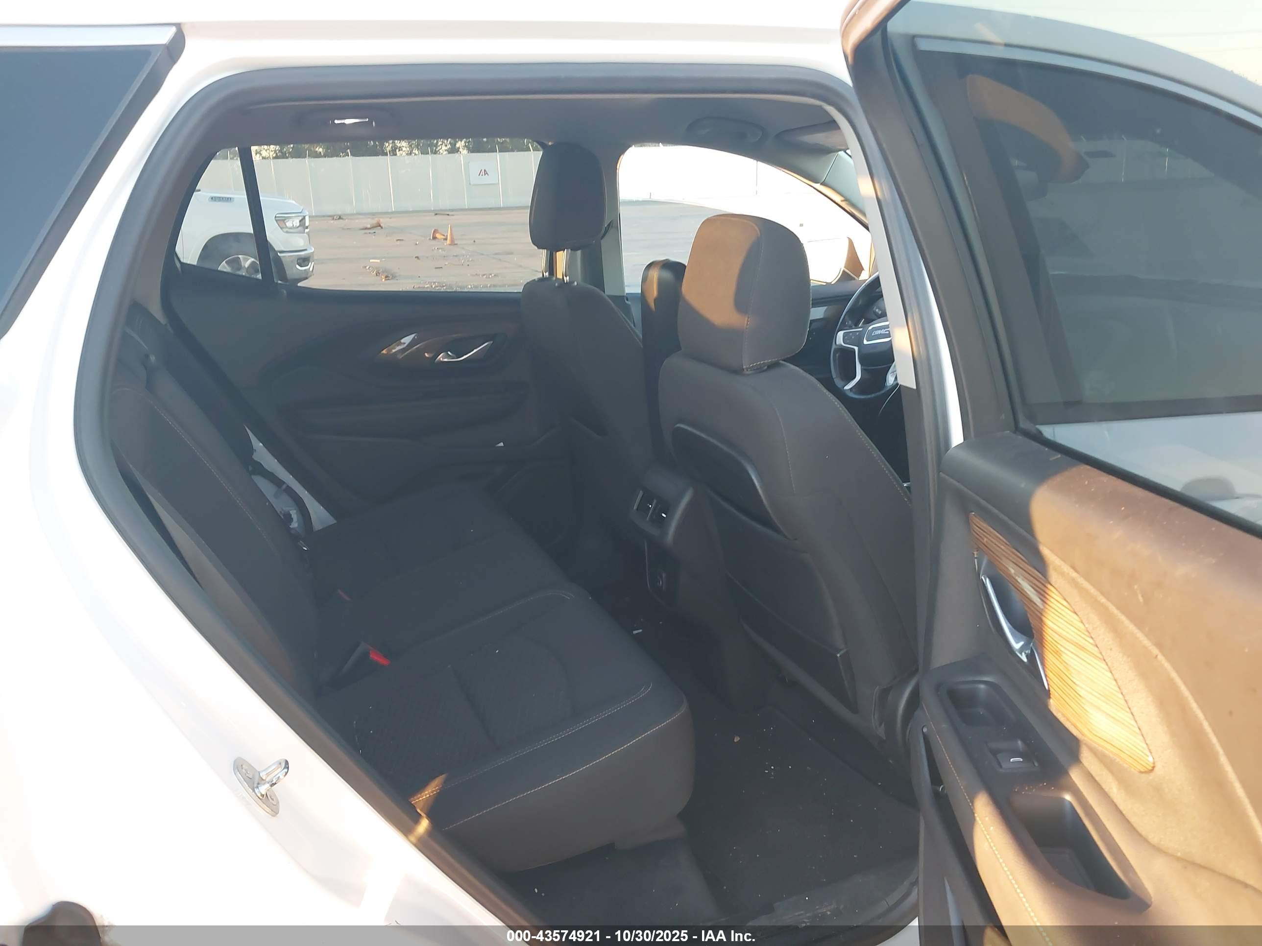 GMC TERRAIN image 8