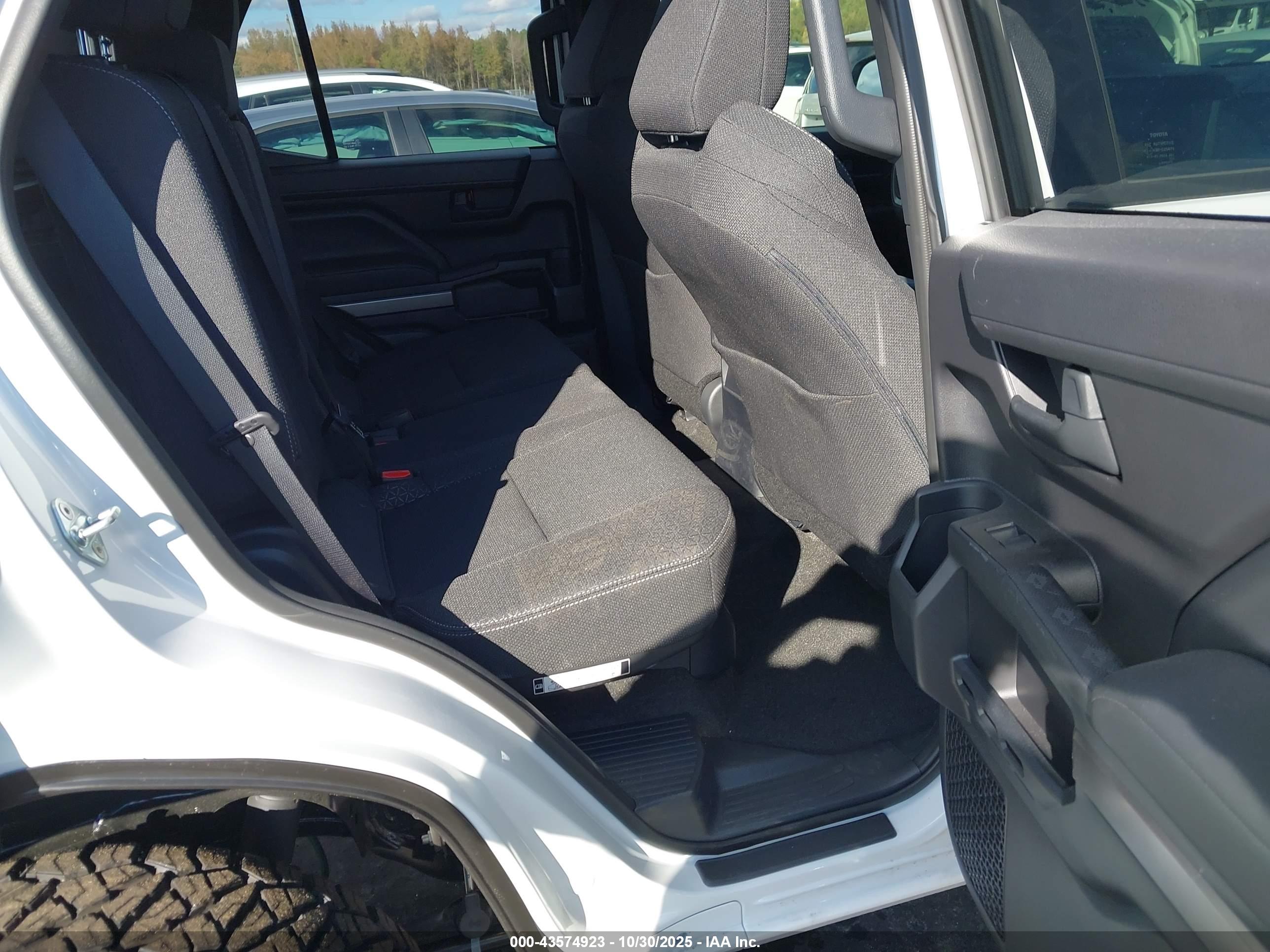 TOYOTA 4RUNNER image 8