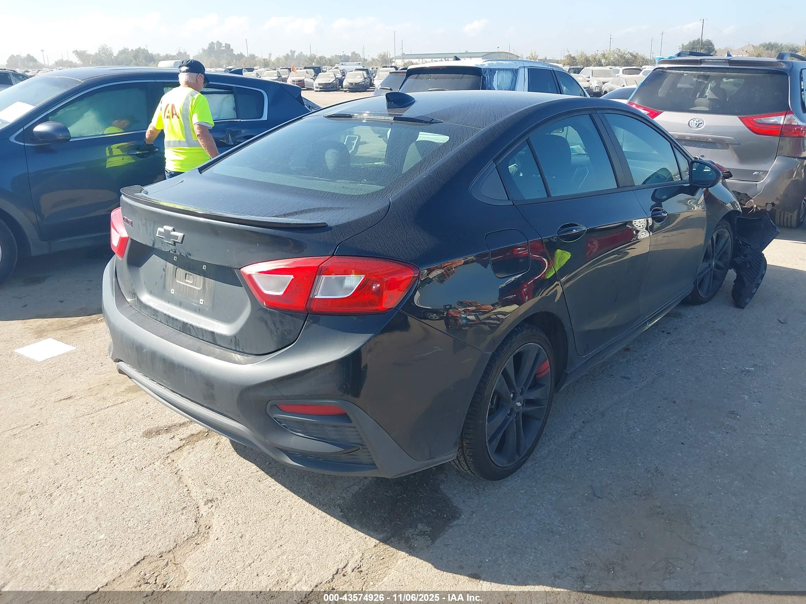 CHEVROLET CRUZE image 4