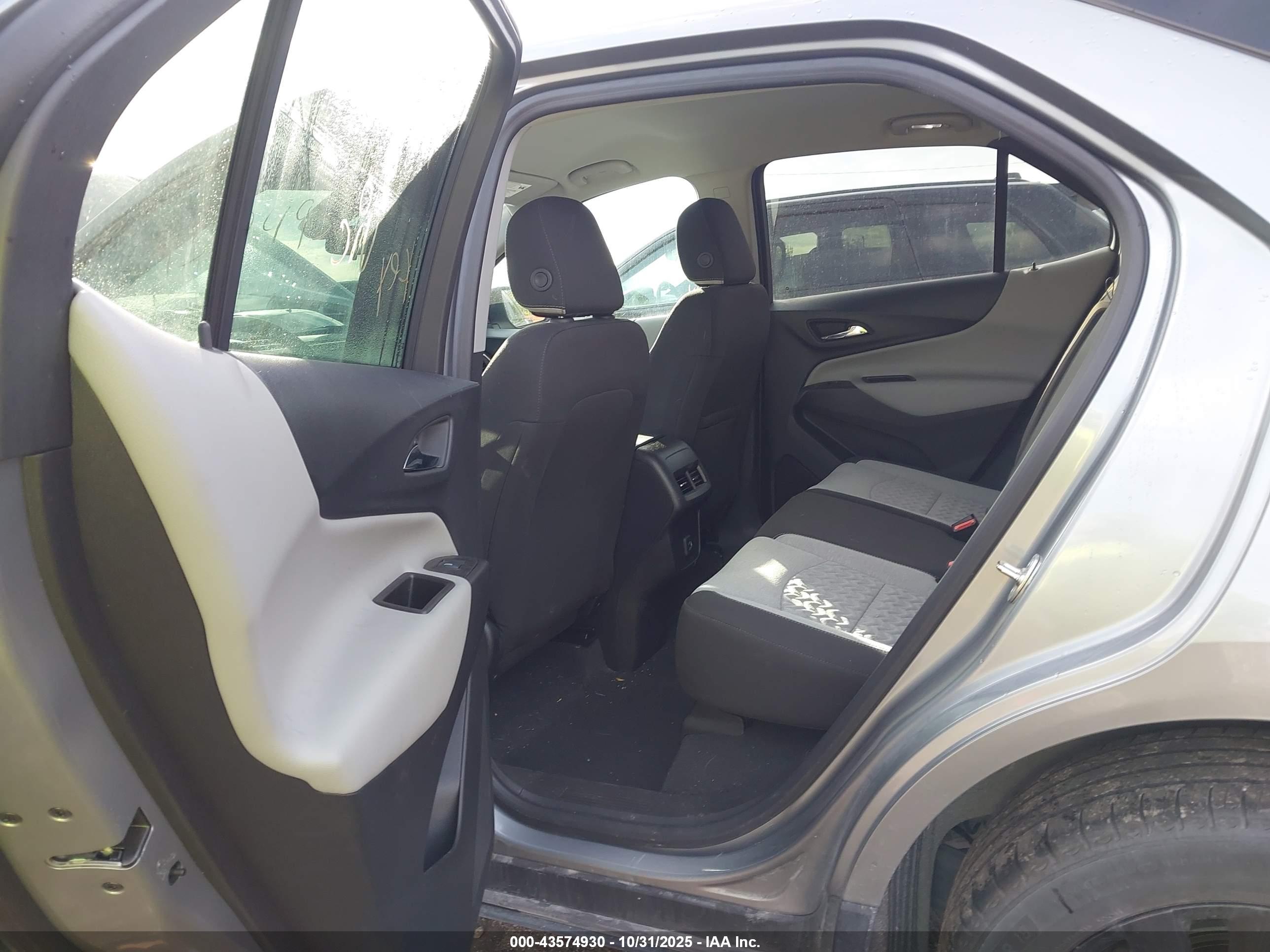 CHEVROLET EQUINOX image 8