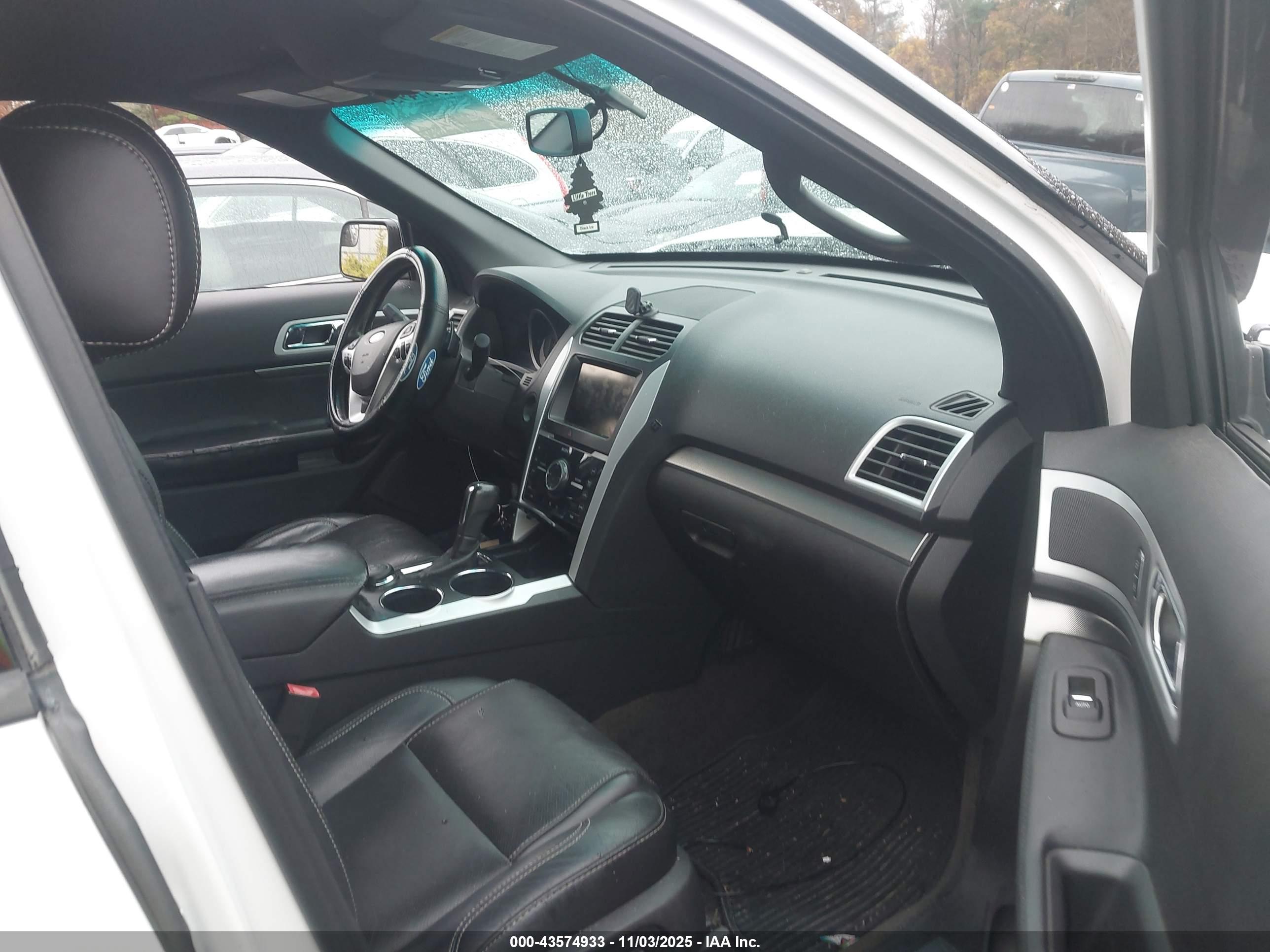 FORD EXPLORER image 5