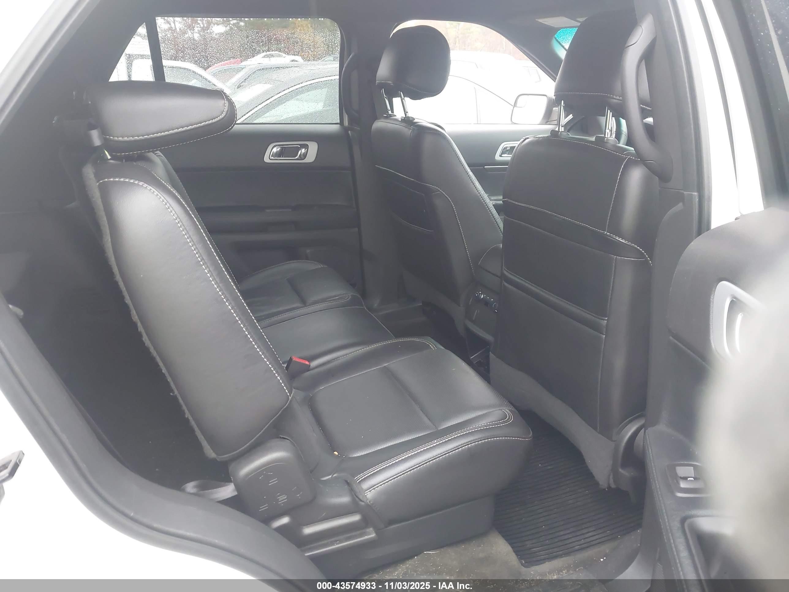 FORD EXPLORER image 8
