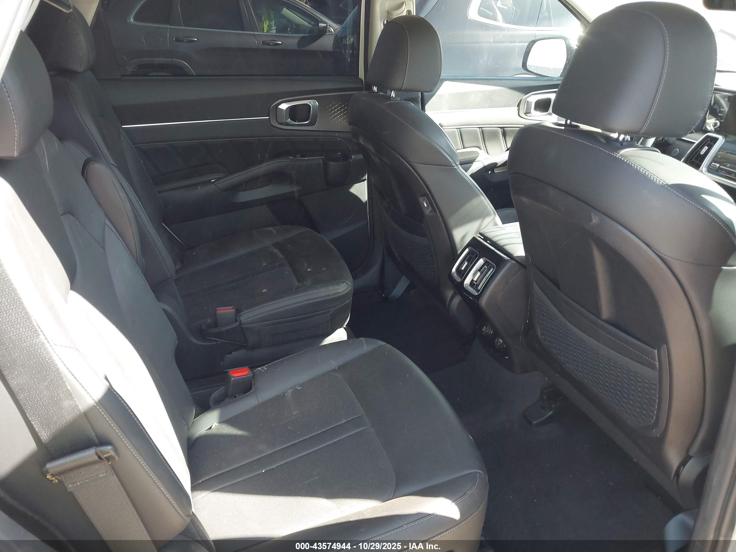 KIA SORENTO image 8