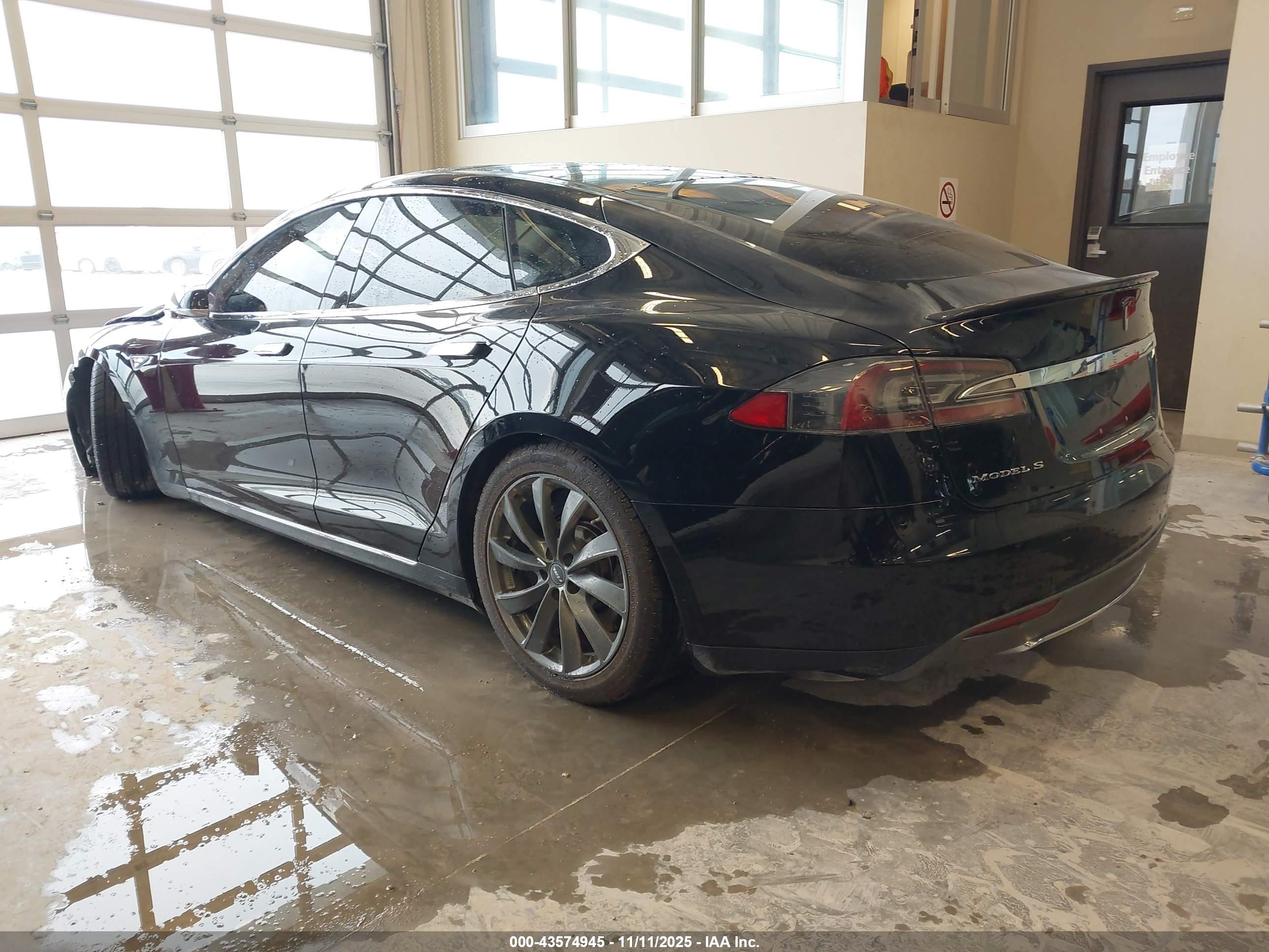TESLA MODEL image 3