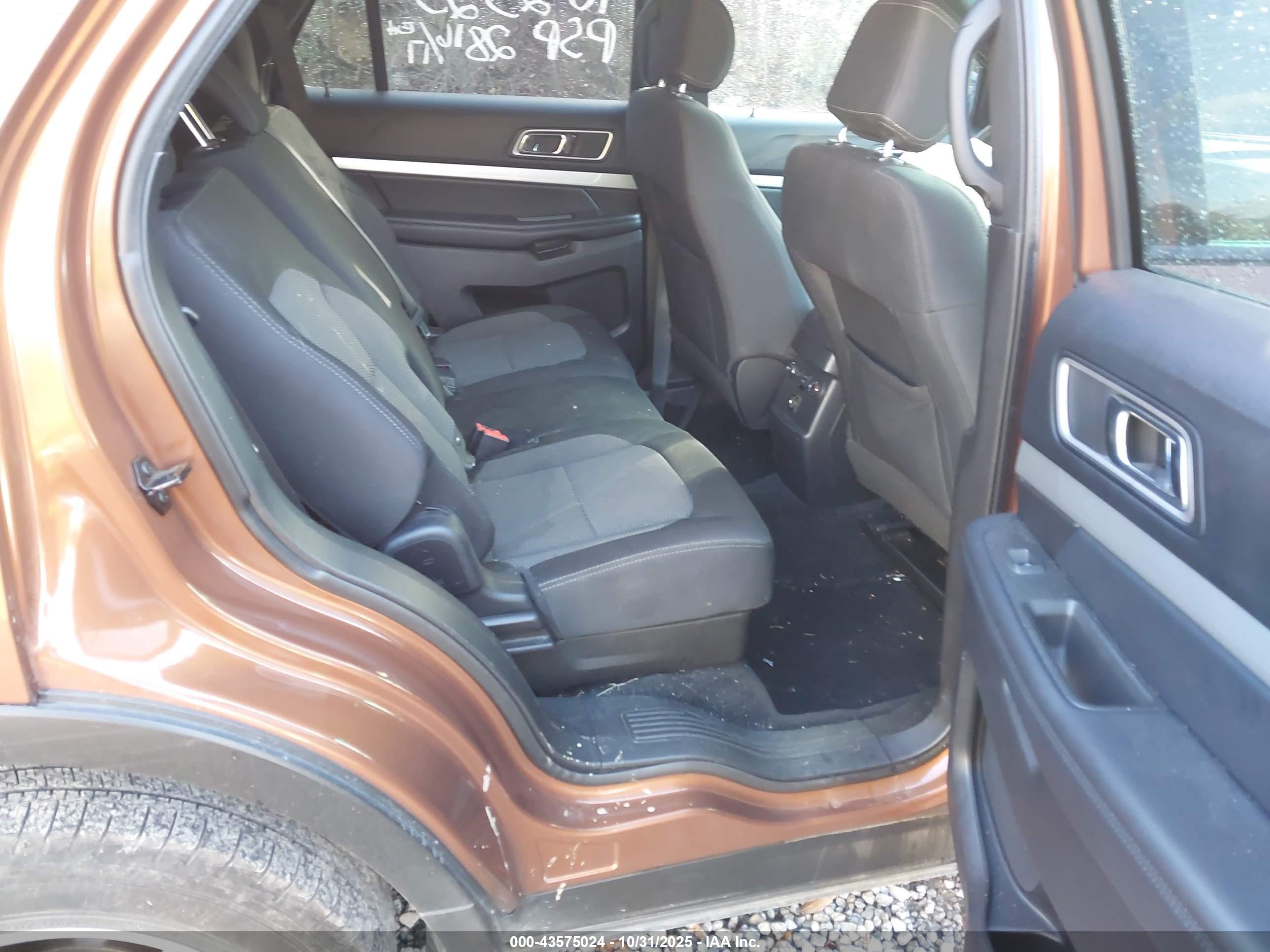 FORD EXPLORER image 8